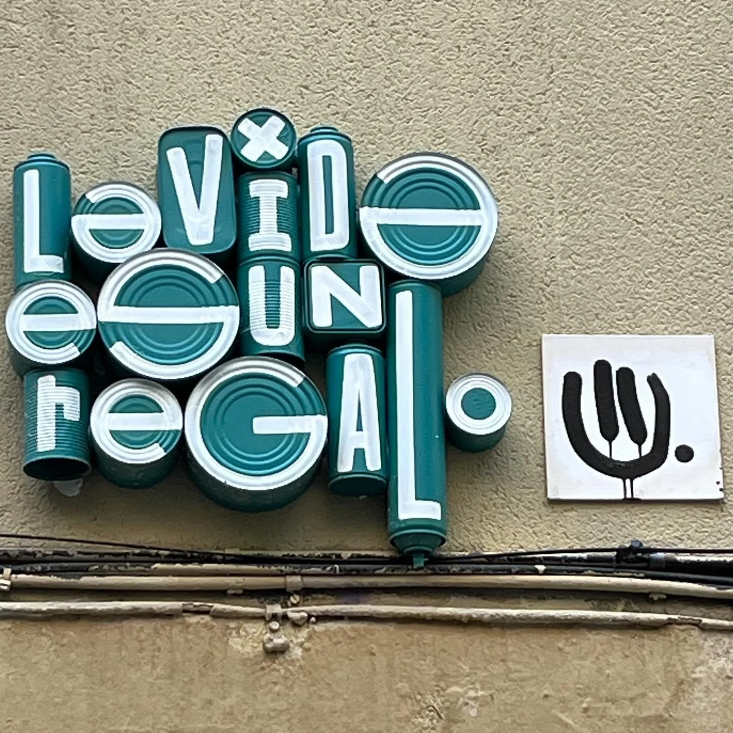 @melataelcorazon #melataelcorazon #streetart #bcnstreetart #streetartbarcelona #spraypaintart #spraypaintbarcelona #urbanart #urbanartist #barcelonastreetart #arteenlascalles #bcnstreetstyle #bcnstreetstyletour #arteurba #barcelonastreetstyletour #ba