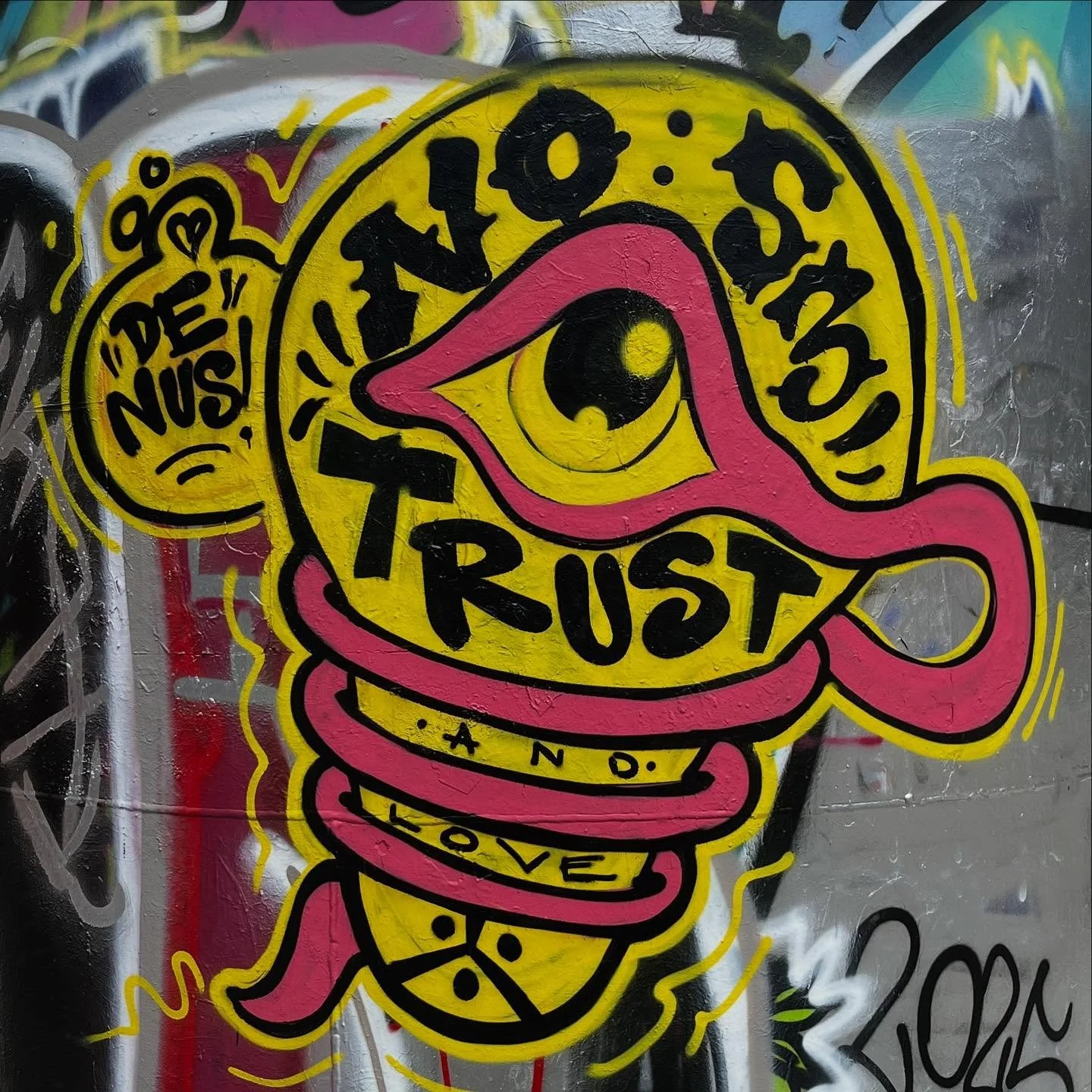 @nos3.lilak #nos3.lilak #streetart #bcnstreetart #streetartbarcelona #spraypaintart #spraypaintbarcelona #urbanart #urbanartist #barcelonastreetart #arteenlascalles #bcnstreetstyle #bcnstreetstyletour #arteurba #barcelonastreetstyletour #barcelonastr