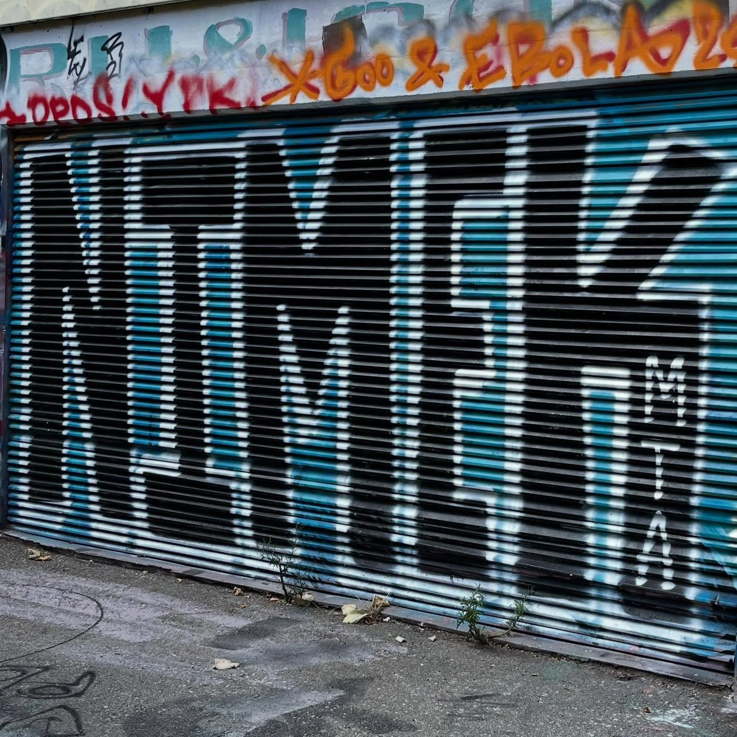 #graffiti #graffitiart #graffitiartist #graffitibarcelona #barcelonagraffiti #spraypaint #spraypaintart #bcngraffiti #arteenlascalles #spraypaintbarcelona #arteurba #bcnstreetstyletour #barcelonastreetstyletour #barcelonastreetstyletour.com #streetar