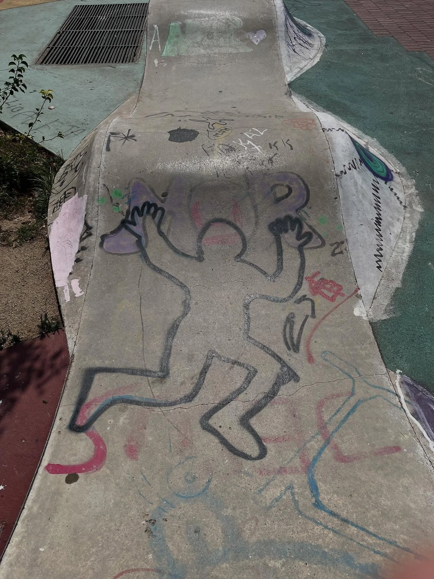 #streetart #bcnstreetart #streetartbarcelona #spraypaintart #spraypaintbarcelona #urbanart #urbanartist #barcelonastreetart #arteenlascalles #bcnstreetstyle #bcnstreetstyletour #arteurba #barcelonastreetstyletour #barcelonastreetstyletour.com #street