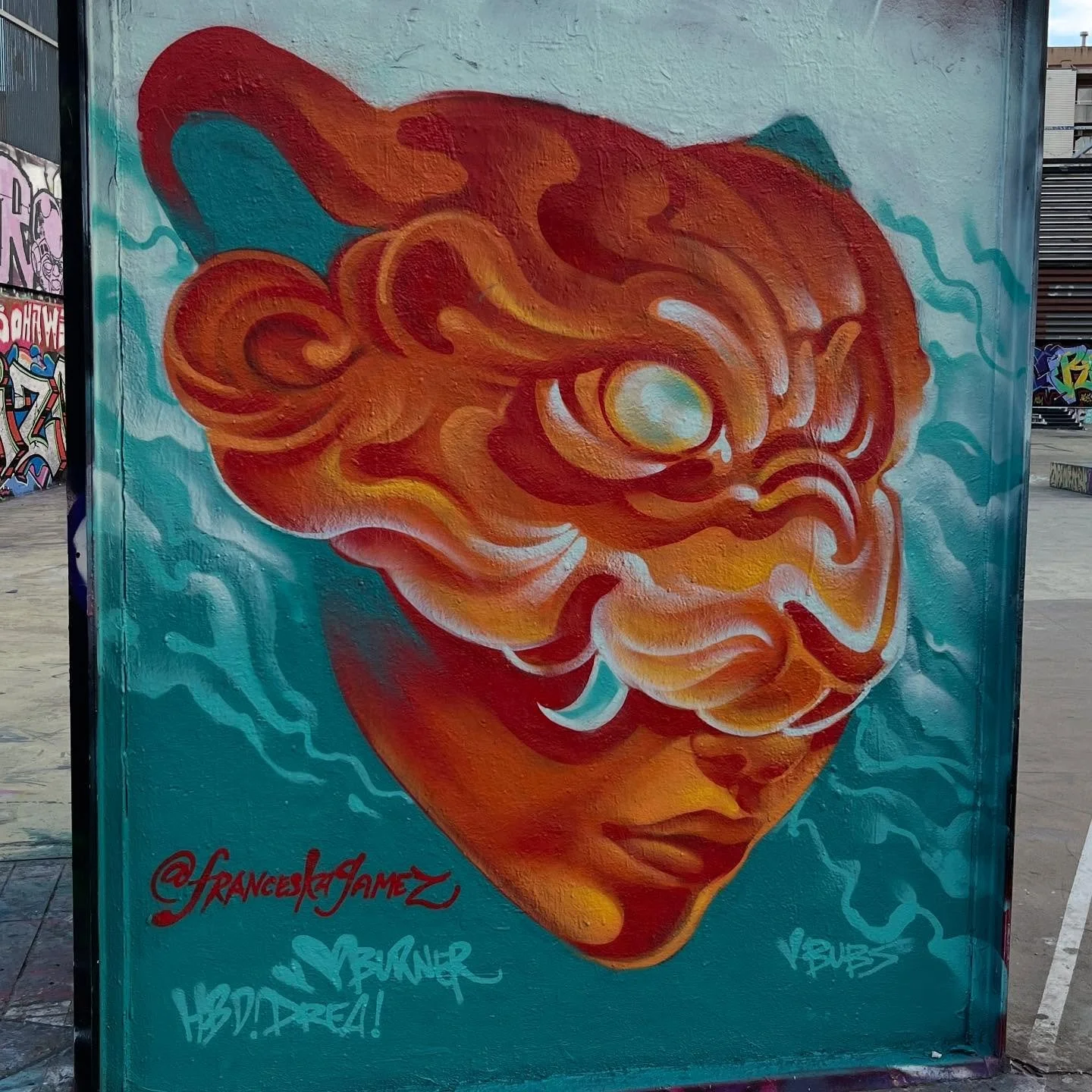 #streetart #bcnstreetart #streetartbarcelona #spraypaintart #spraypaintbarcelona #urbanart #urbanartist #barcelonastreetart #arteenlascalles #bcnstreetstyle #bcnstreetstyletour #arteurba #barcelonastreetstyletour #barcelonastreetstyletour.com #street