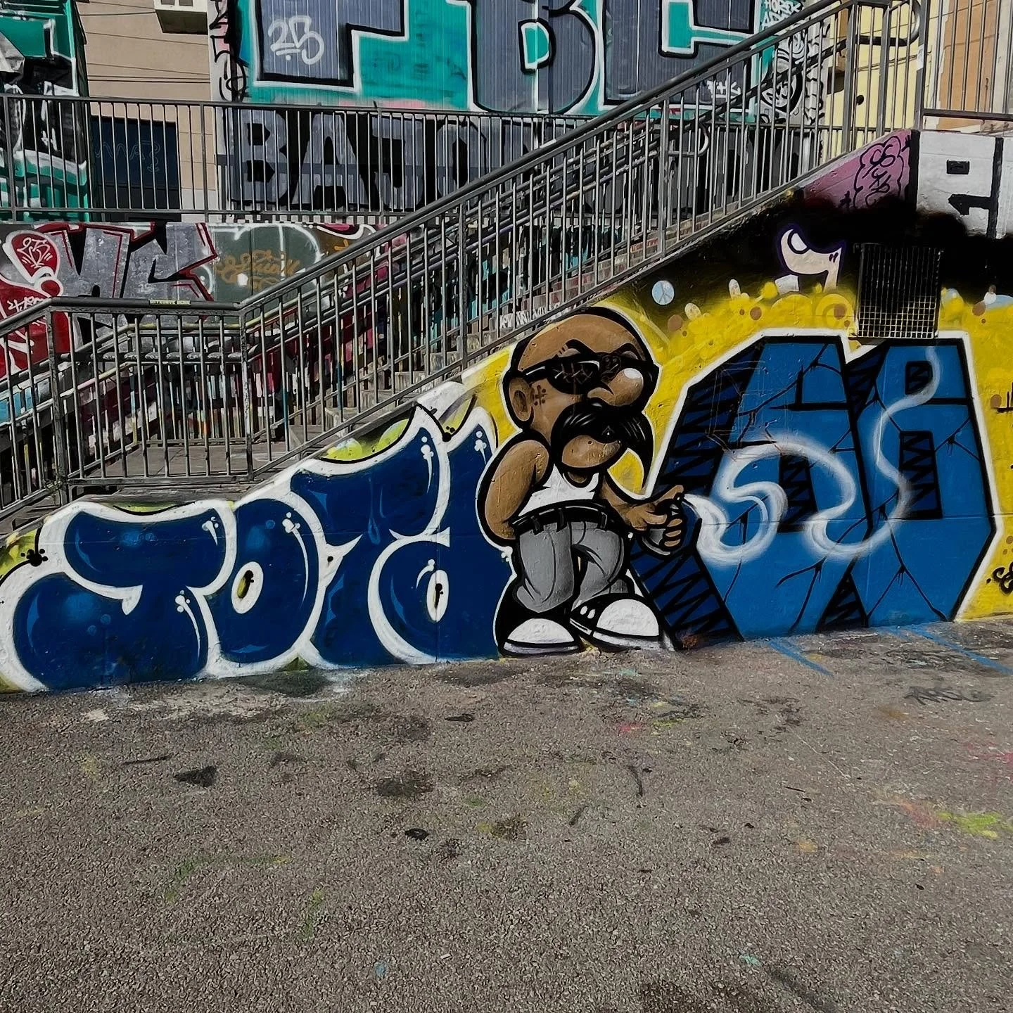 #graffiti #graffitiart #graffitiartist #graffitibarcelona #barcelonagraffiti #spraypaint #spraypaintart #bcngraffiti #arteenlascalles #spraypaintbarcelona #arteurba #bcnstreetstyletour #barcelonastreetstyletour #barcelonastreetstyletour.com #streetar