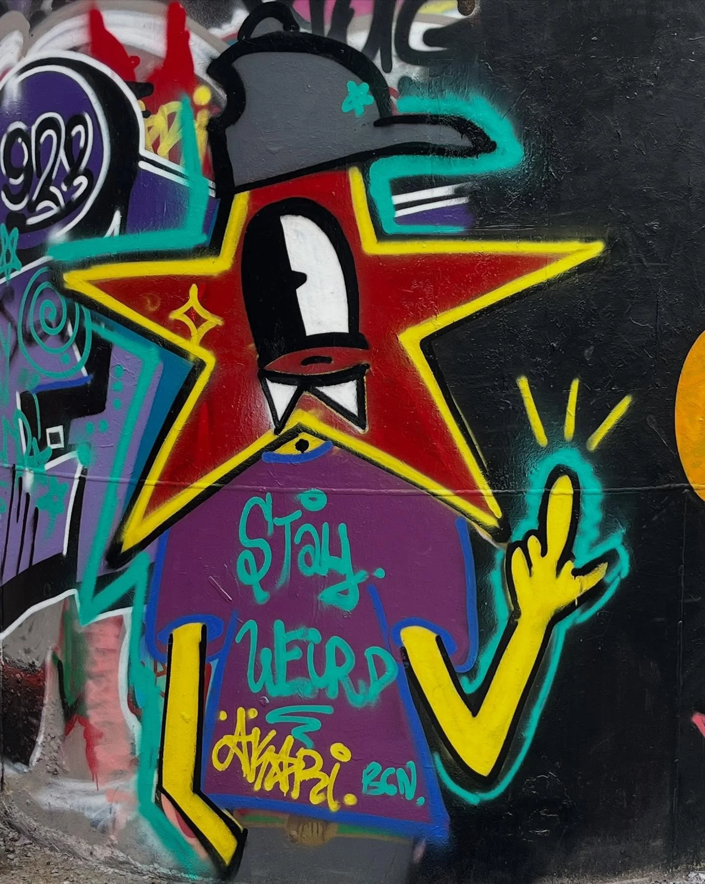 #streetart #bcnstreetart #streetartbarcelona #spraypaintart #spraypaintbarcelona #urbanart #urbanartist #barcelonastreetart #arteenlascalles #bcnstreetstyle #bcnstreetstyletour #arteurba #barcelonastreetstyletour #barcelonastreetstyletour.com #street