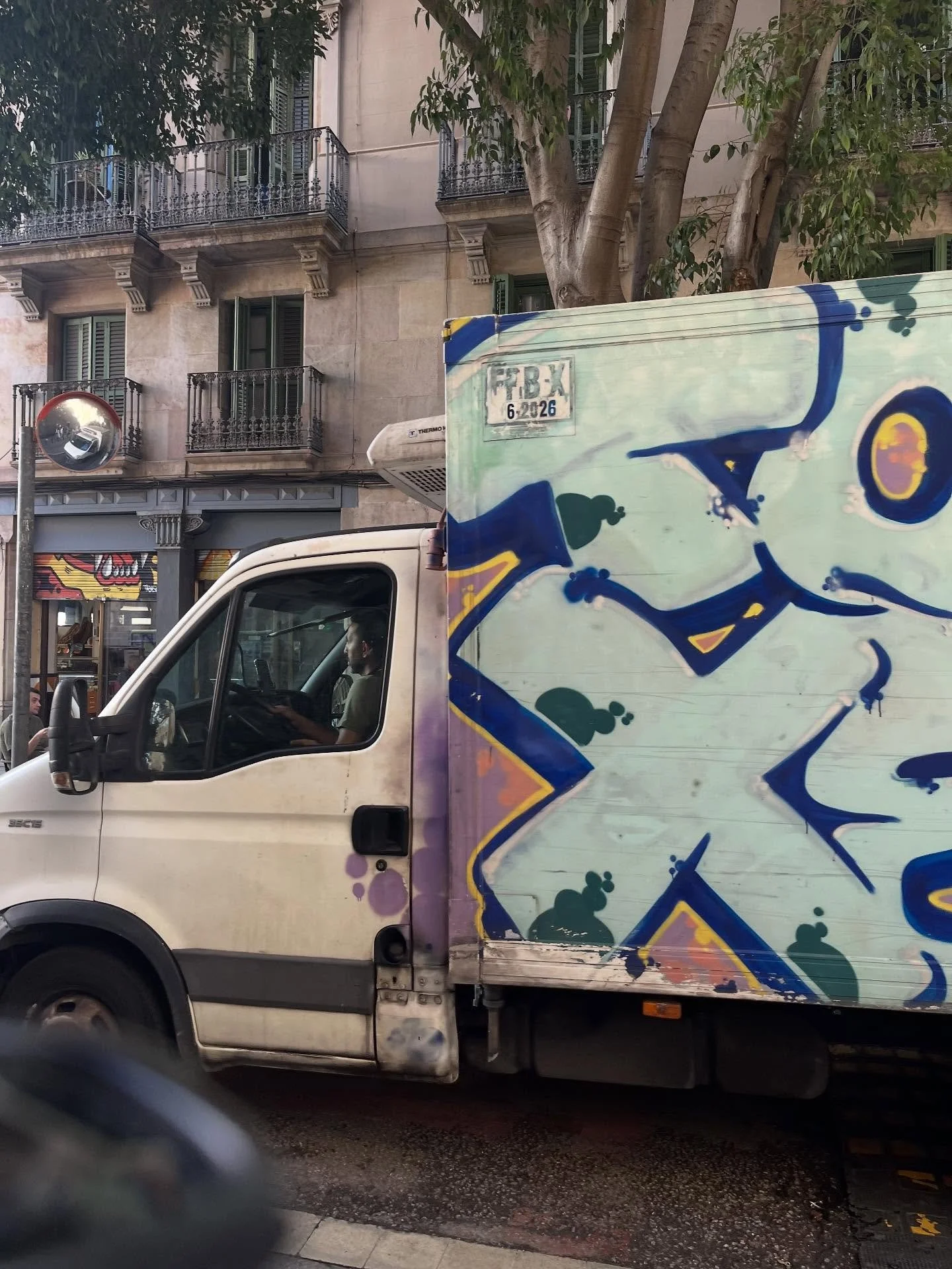#graffiti #graffitiart #graffitiartist #graffitibarcelona #barcelonagraffiti #spraypaint #spraypaintart #bcngraffiti #arteenlascalles #spraypaintbarcelona #arteurba #bcnstreetstyletour #barcelonastreetstyletour #barcelonastreetstyletour.com #streetar