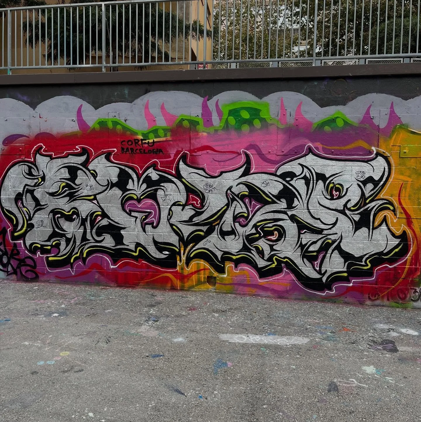 #graffiti #graffitiart #graffitiartist #graffitibarcelona #barcelonagraffiti #spraypaint #spraypaintart #bcngraffiti #arteenlascalles #spraypaintbarcelona #arteurba #bcnstreetstyletour #barcelonastreetstyletour #barcelonastreetstyletour.com #streetar
