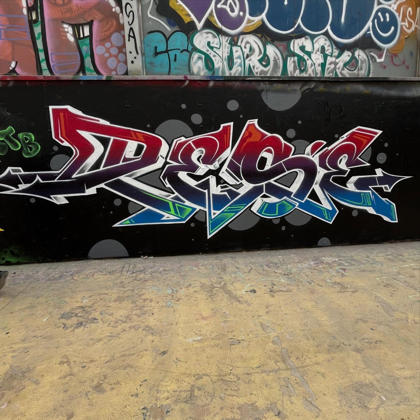 #graffiti #graffitiart #graffitiartist #graffitibarcelona #barcelonagraffiti #spraypaint #spraypaintart #bcngraffiti #arteenlascalles #spraypaintbarcelona #arteurba #bcnstreetstyletour #barcelonastreetstyletour #barcelonastreetstyletour.com #streetar