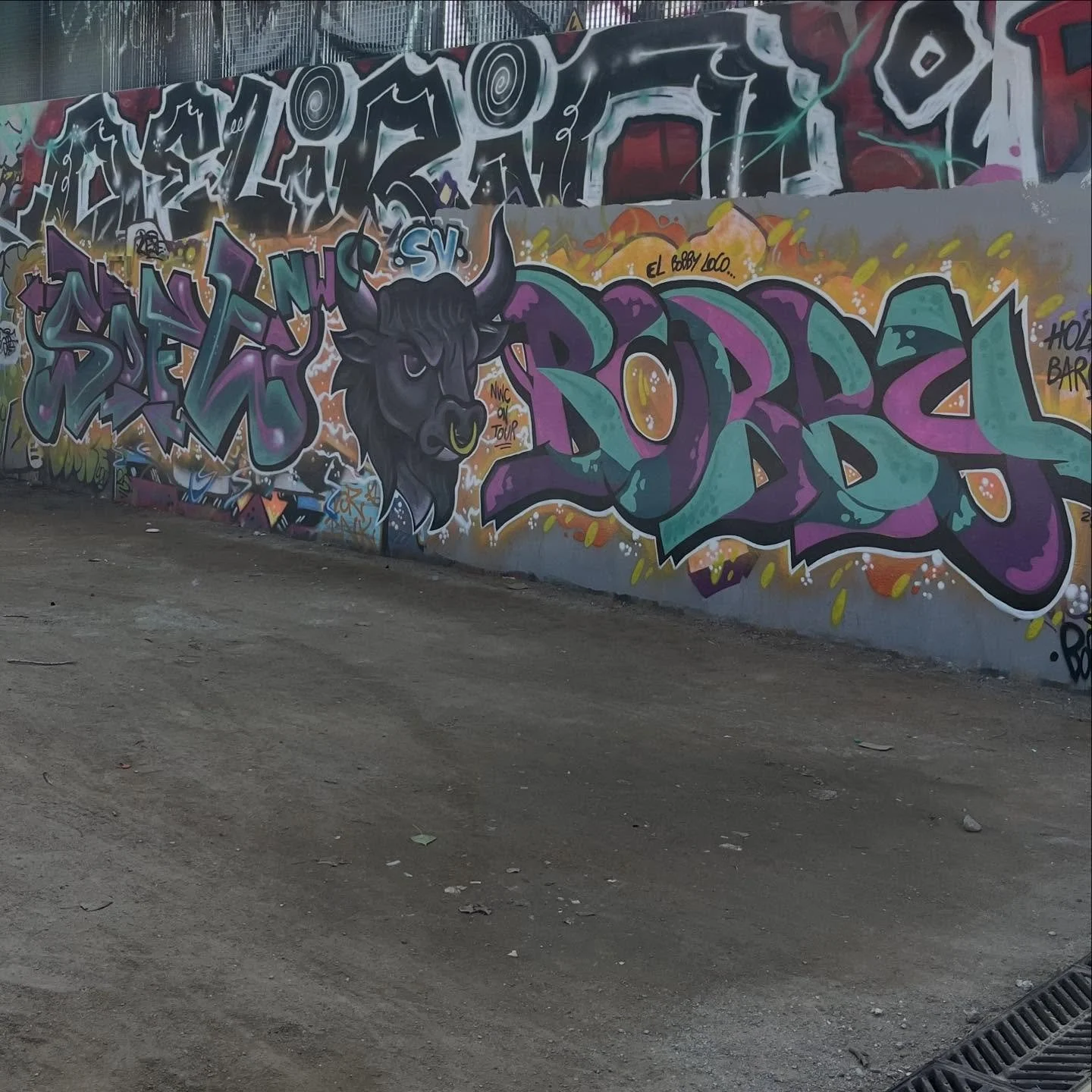 #graffiti #graffitiart #graffitiartist #graffitibarcelona #barcelonagraffiti #spraypaint #spraypaintart #bcngraffiti #arteenlascalles #spraypaintbarcelona #arteurba #bcnstreetstyletour #barcelonastreetstyletour #barcelonastreetstyletour.com #streetar