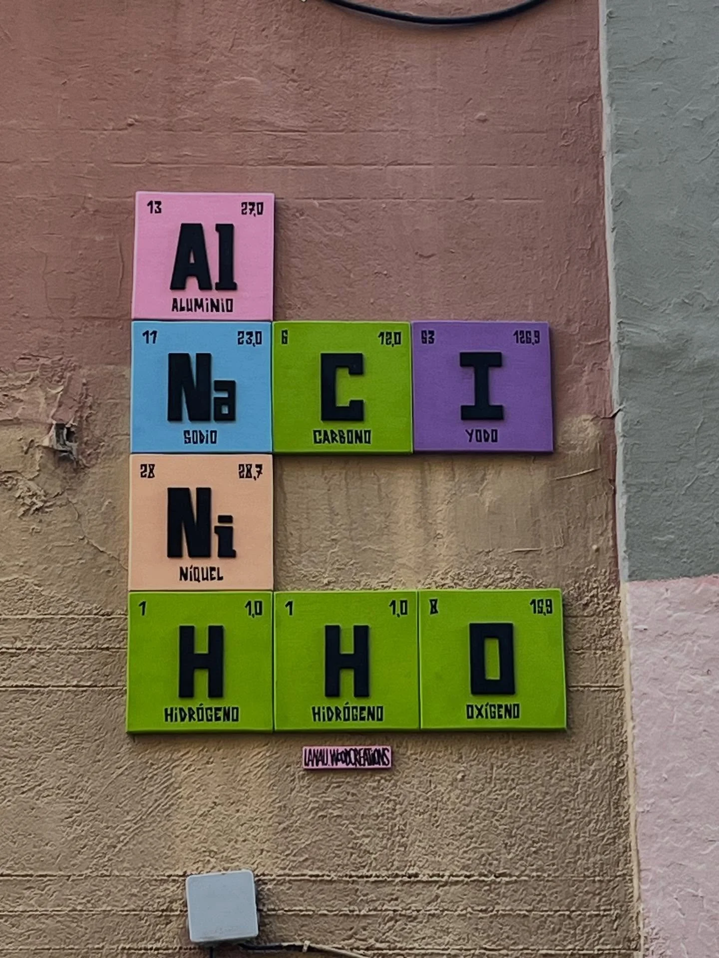 @lanau.woodcreations #lanau.woodcreations  #streetart #bcnstreetart #installation #installationart #installationartist #installationbarcelona #streetartbarcelona #spraypaintart #spraypaintbarcelona #urbanart #urbanartist #barcelonastreetart #arteenla