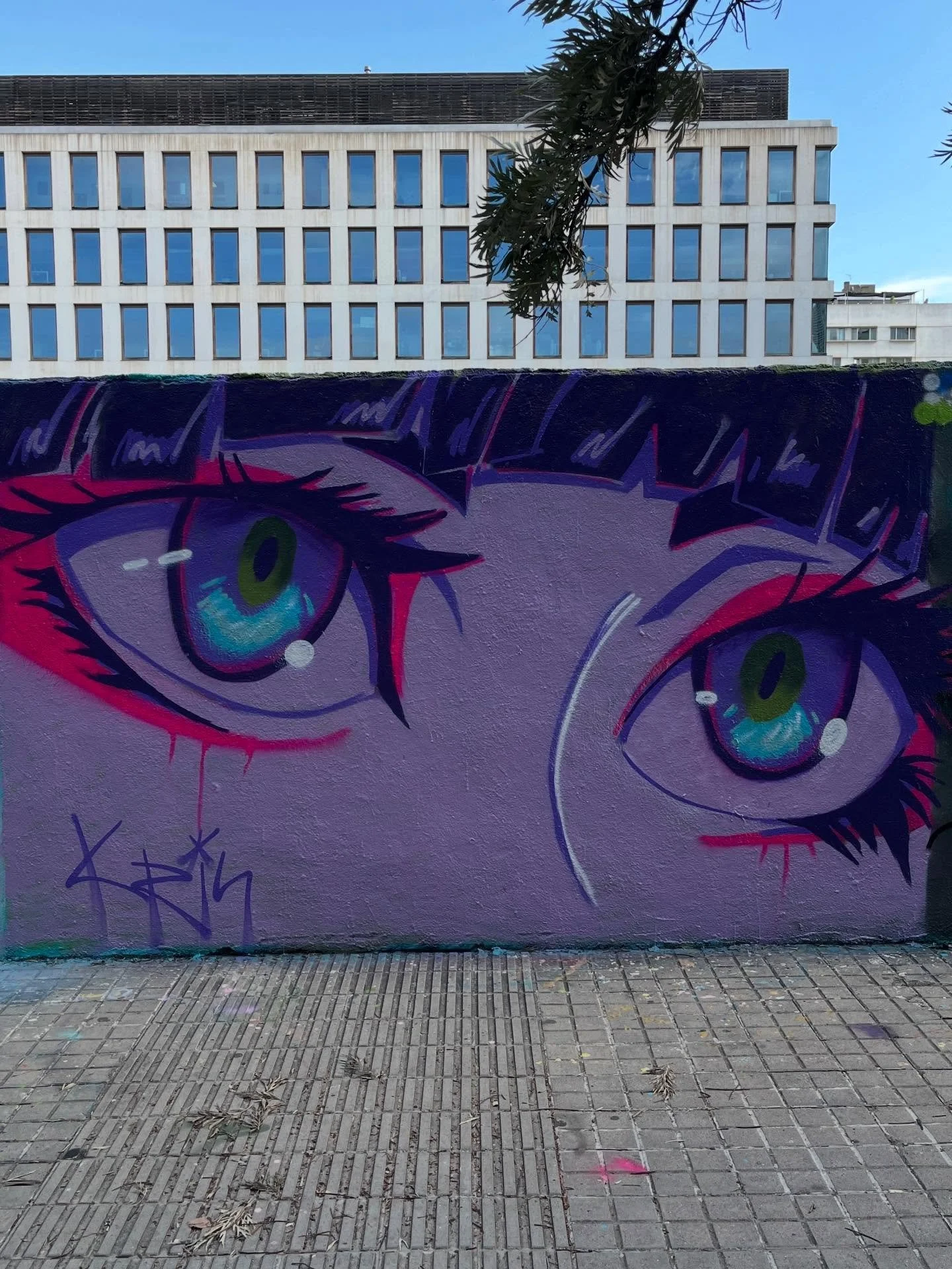 #streetart #bcnstreetart #streetartbarcelona #spraypaintart #spraypaintbarcelona #urbanart #urbanartist #barcelonastreetart #arteenlascalles #bcnstreetstyle #bcnstreetstyletour #arteurba #barcelonastreetstyletour #barcelonastreetstyletour.com #street