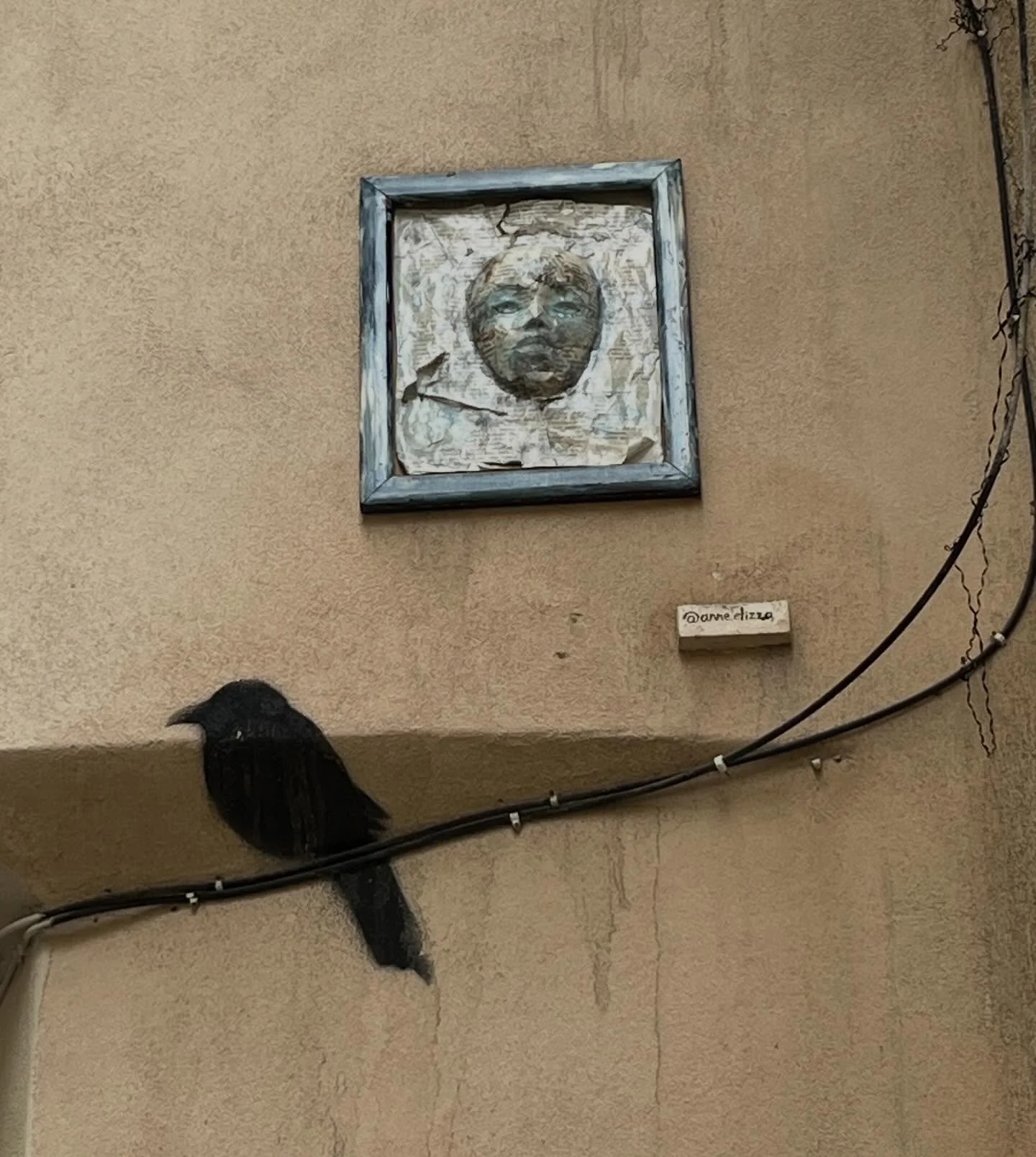 @anne.elizza #anne.elizza  #streetart #bcnstreetart #installation #installationart #installationartist #installationbarcelona #streetartbarcelona #spraypaintart #spraypaintbarcelona #urbanart #urbanartist #barcelonastreetart #arteenlascalles #bcnstre