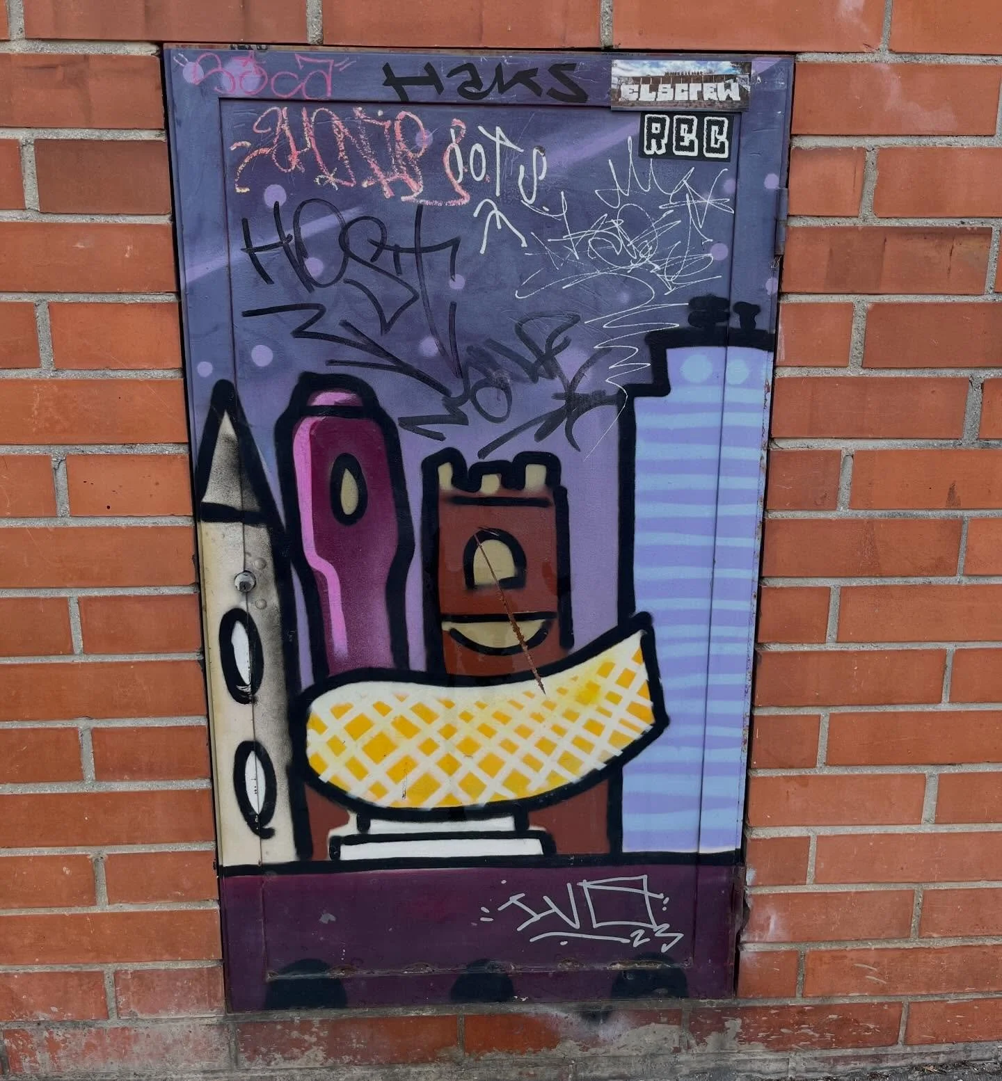 #streetart #bcnstreetart #streetartbarcelona #spraypaintart #spraypaintbarcelona #urbanart #urbanartist #barcelonastreetart #arteenlascalles #bcnstreetstyle #bcnstreetstyletour #arteurba #barcelonastreetstyletour #barcelonastreetstyletour.com #street