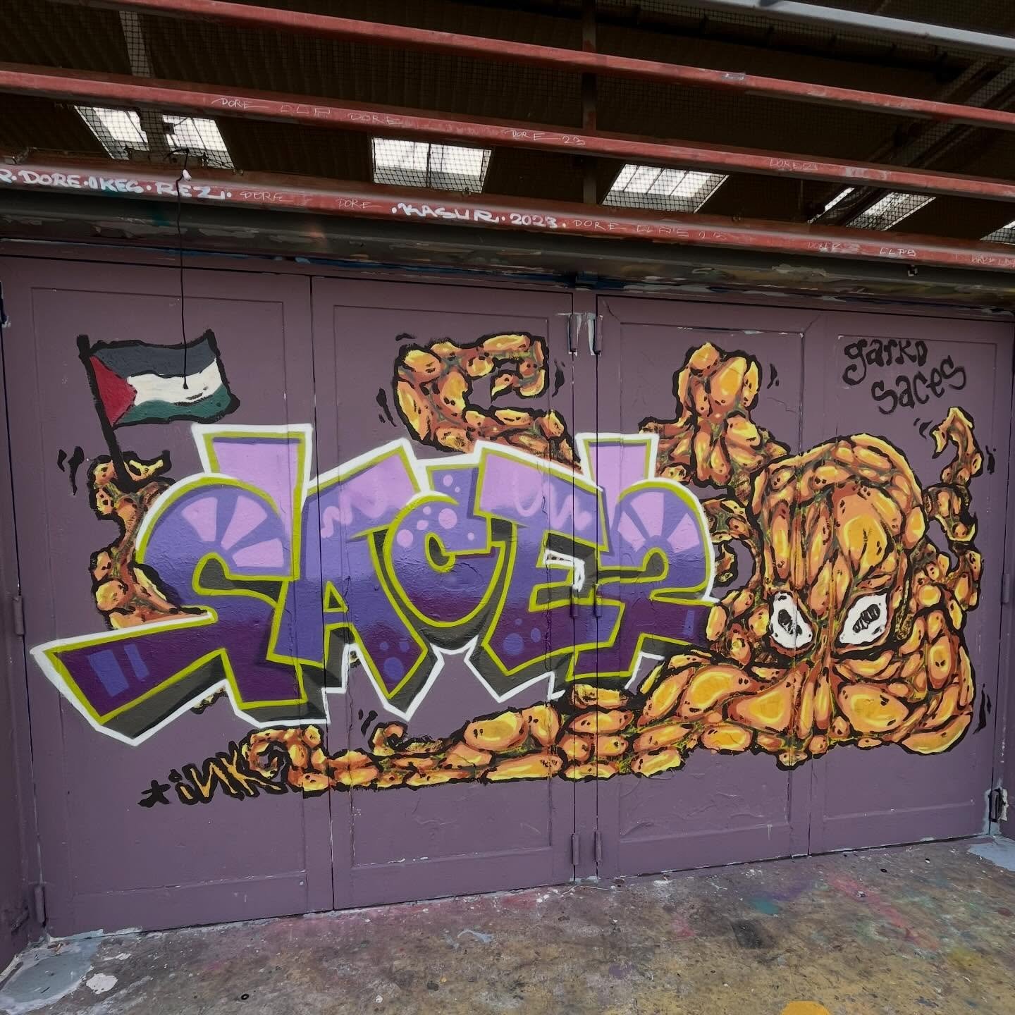 @g.a.r.k.o @g.a.r.k.o #streetart #bcnstreetart #streetartbarcelona #spraypaintart #spraypaintbarcelona #urbanart #urbanartist #barcelonastreetart #arteenlascalles #bcnstreetstyle #bcnstreetstyletour #arteurba #barcelonastreetstyletour #barcelonastree