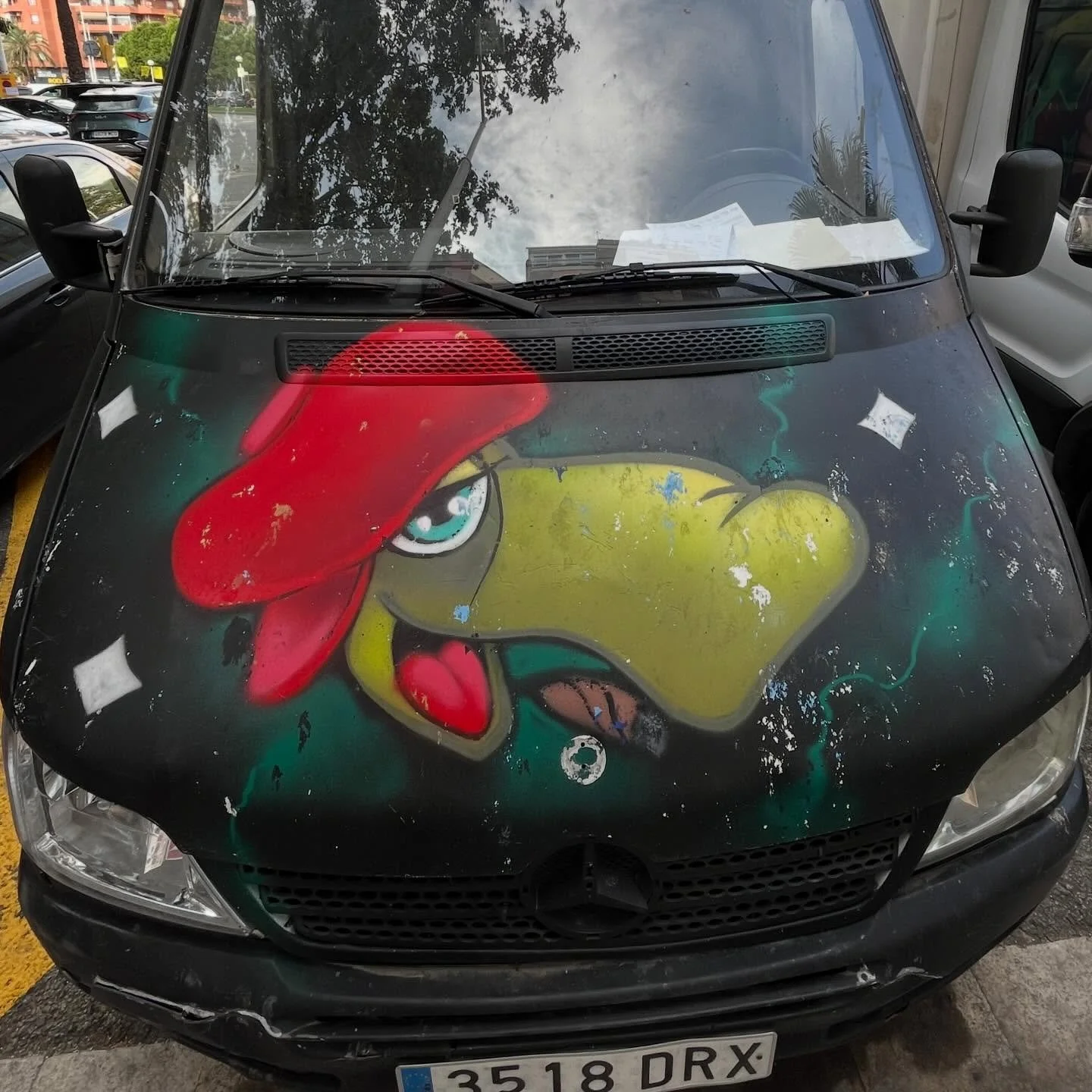 #streetart #bcnstreetart #streetartbarcelona #spraypaintart #spraypaintbarcelona #urbanart #urbanartist #barcelonastreetart #arteenlascalles #bcnstreetstyle #bcnstreetstyletour #arteurba #barcelonastreetstyletour #barcelonastreetstyletour.com #street