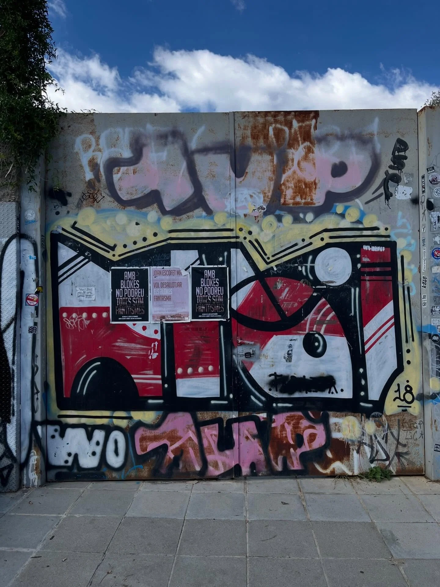 @h1_01 @1up_crew_official #h1_01 #1up_crew_official #graffiti #graffitiart #graffitiartist #graffitibarcelona #barcelonagraffiti #spraypaint #spraypaintart #bcngraffiti #arteenlascalles #spraypaintbarcelona #arteurba #bcnstreetstyletour #barcelonastr