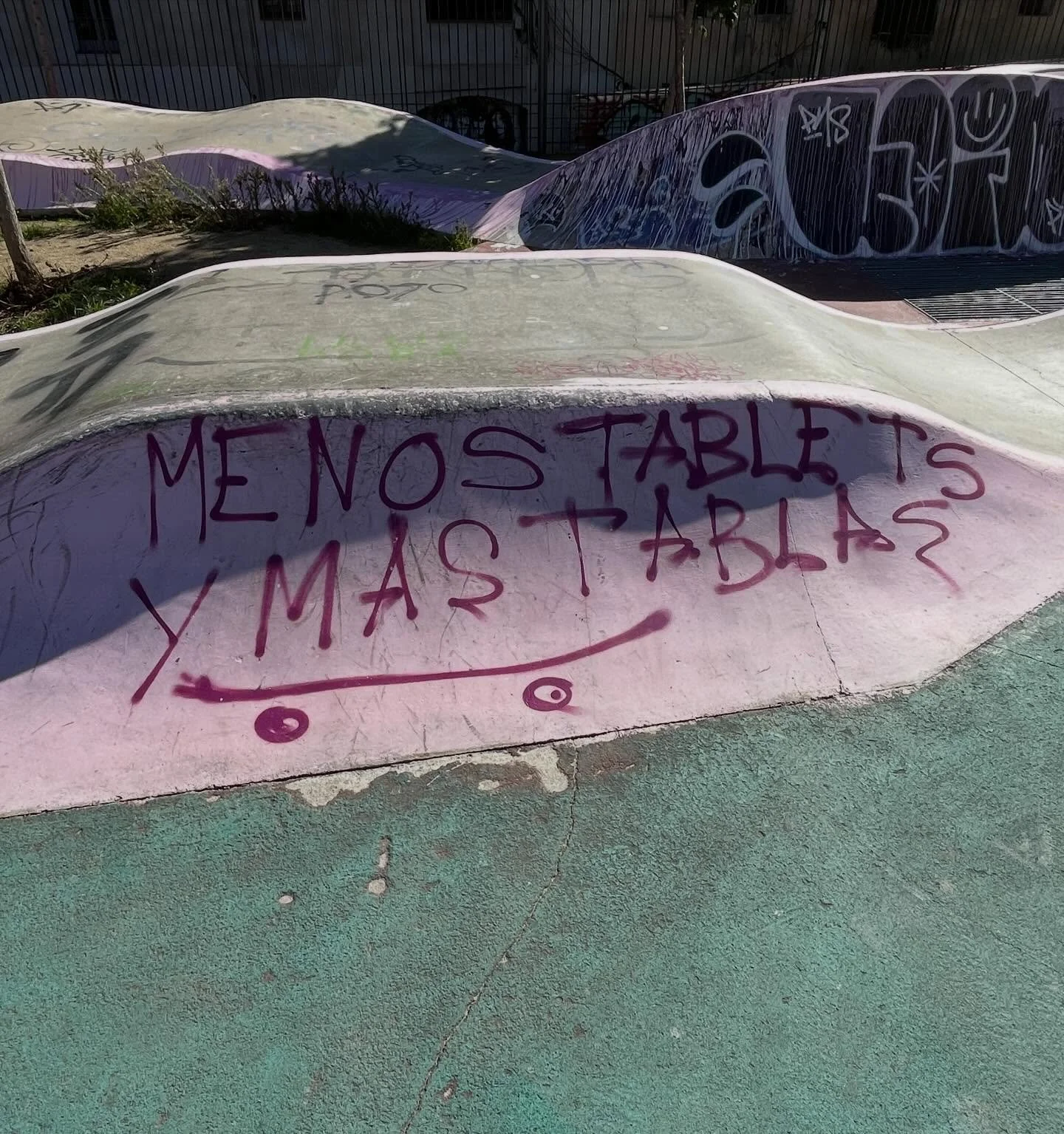 #streetart #bcnstreetart #streetartbarcelona #spraypaintart #spraypaintbarcelona urbanart urbanartist barcelonastreetart arteenlascalles bcnstreetstyle bcnstreetstyletour arteurba barcelonastreetstyletour barcelonastreetstyletour.com streetarttourbar