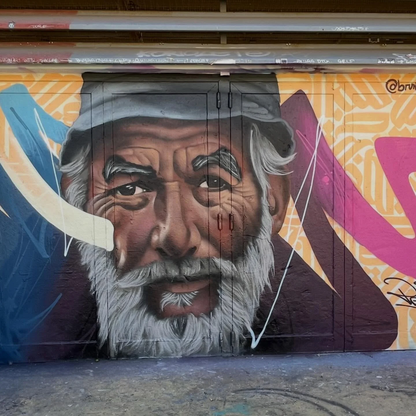 @brunopes01 #brunopes01 #streetart #bcnstreetart #barcelonastreetstyletour #spraypaintart spraypaintbarcelona urbanart urbanartist barcelonastreetart arteenlascalles bcnstreetstyle bcnstreetstyletour arteurba barcelonastreetstyletour barcelonastreets