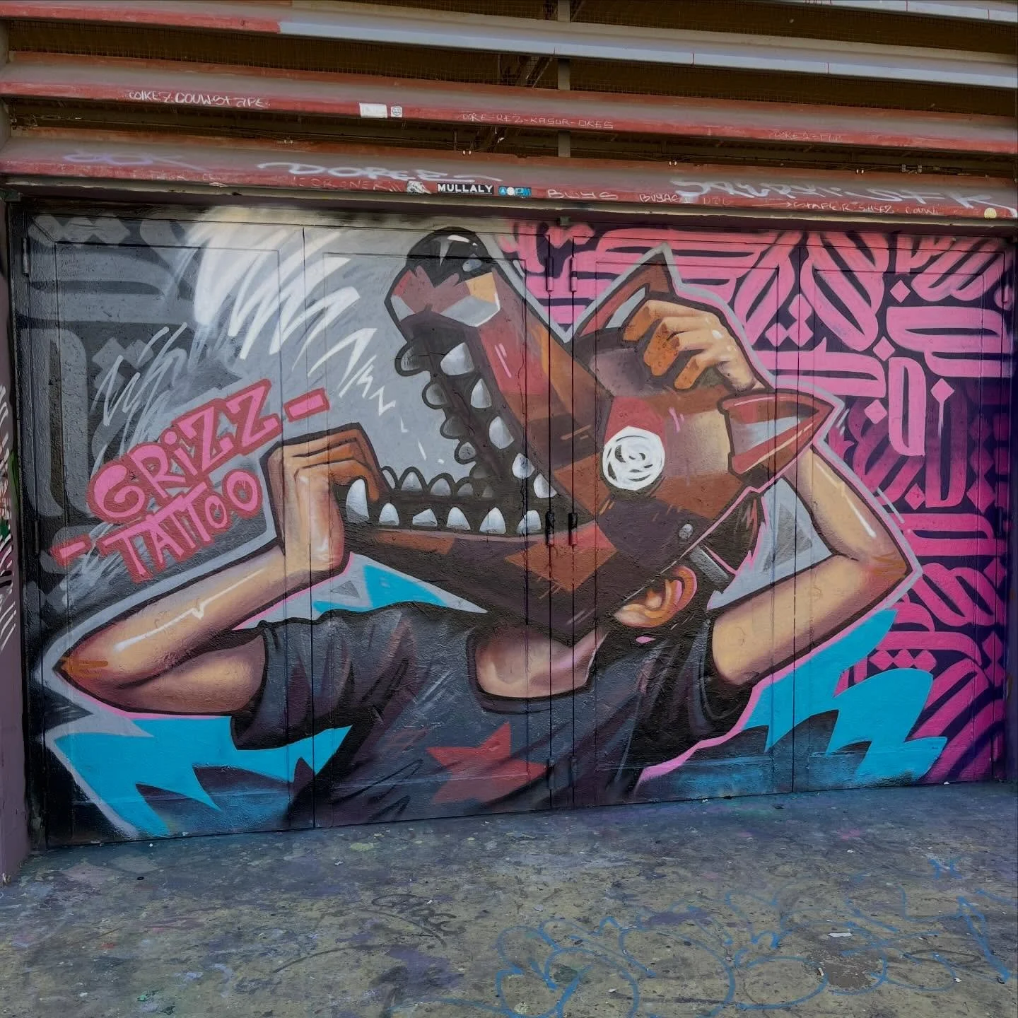 @grizz_tattoo #grizz_tattoo #streetart #bcnstreetart #streetartbarcelona #spraypaintart spraypaintbarcelona urbanart urbanartist barcelonastreetart arteenlascalles bcnstreetstyle bcnstreetstyletour arteurba barcelonastreetstyletour barcelonastreetsty
