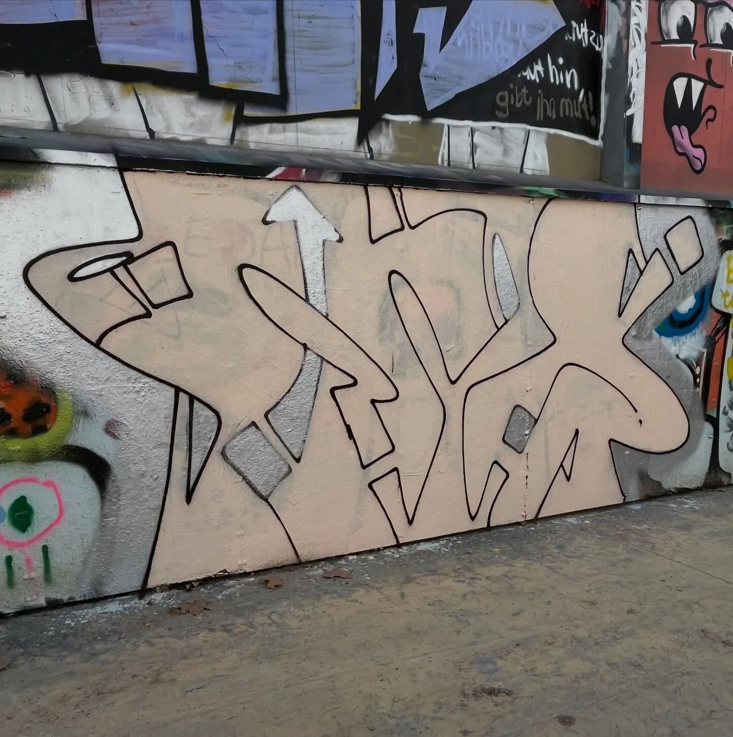 #graffiti #graffitiart #graffitiartist #graffitibarcelona #barcelonagraffiti spraypaint spraypaintart bcngraffiti arteenlascalles spraypaintbarcelona arteurba bcnstreetstyletour barcelonastreetstyletour barcelonastreetstyletour.com streetarttourbarce