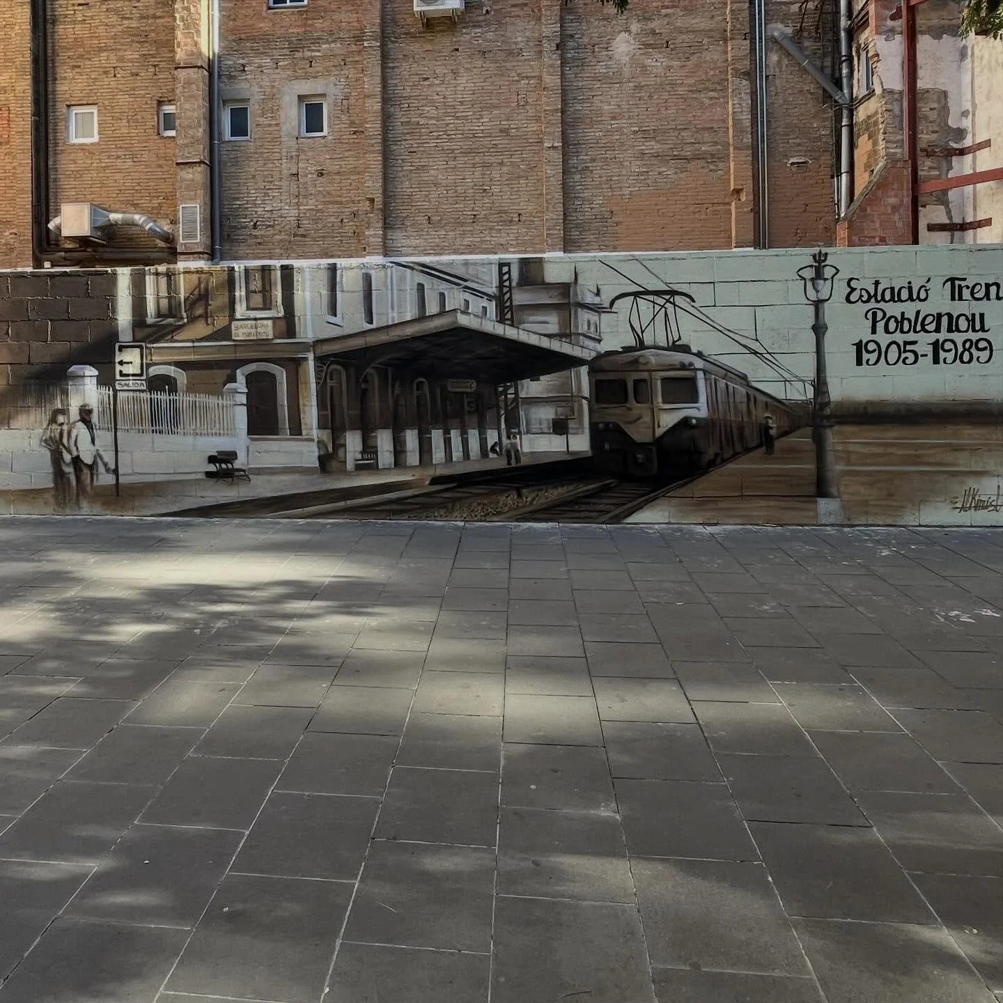 #streetart #bcnstreetart #streetartbarcelona #spraypaintart #spraypaintbarcelona urbanart urbanartist barcelonastreetart arteenlascalles bcnstreetstyle bcnstreetstyletour arteurba barcelonastreetstyletour barcelonastreetstyletour.com streetarttourbar