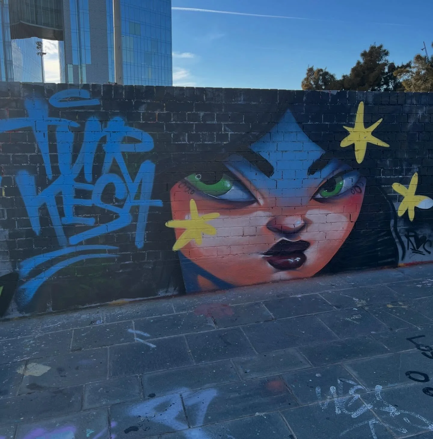 @turkesart #turkesart #streetart #bcnstreetart #streetartbarcelona #spraypaintart spraypaintbarcelona urbanart urbanartist barcelonastreetart arteenlascalles bcnstreetstyle bcnstreetstyletour arteurba barcelonastreetstyletour barcelonastreetstyletour