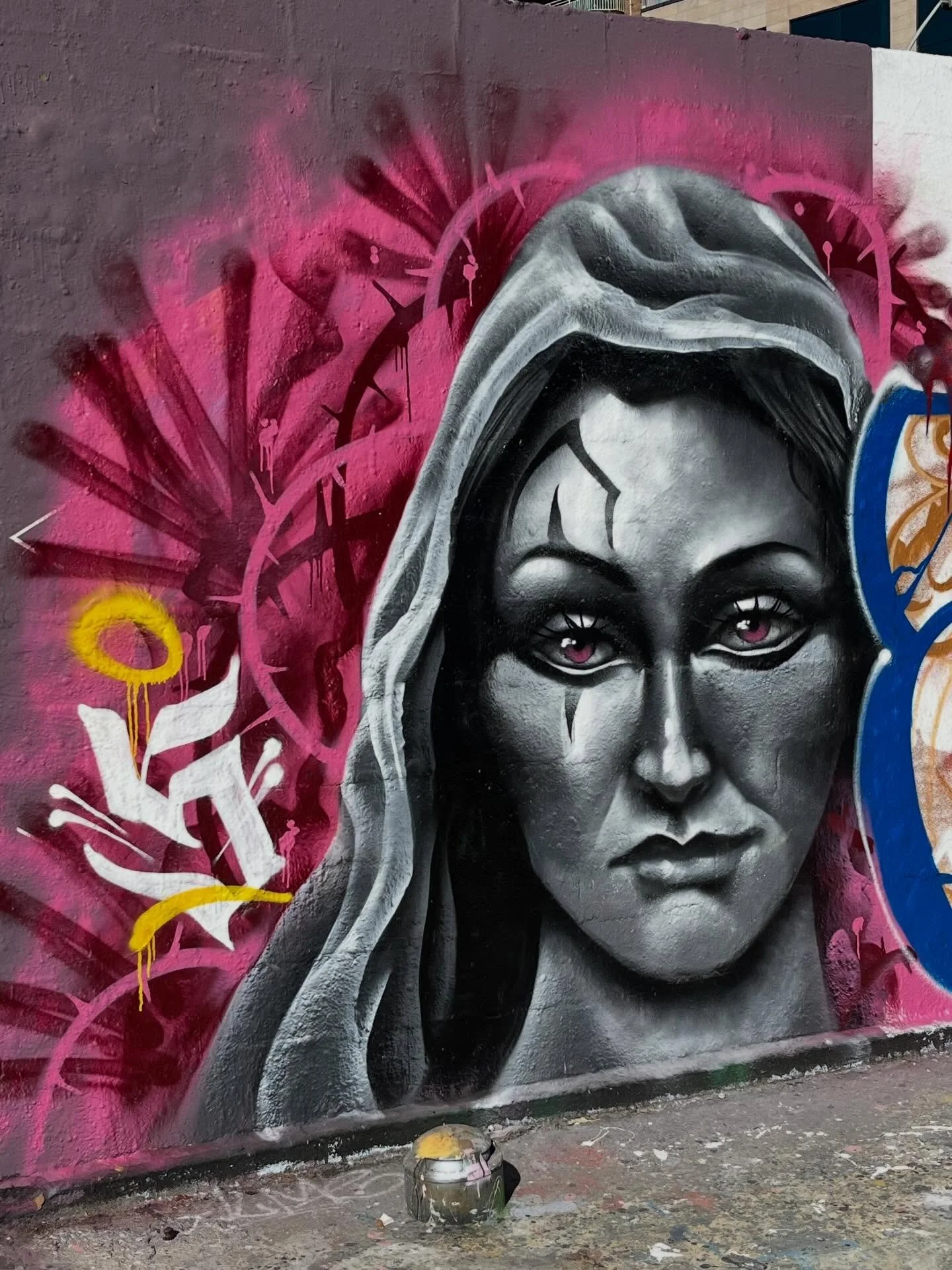 @elsanto3.art #elsanto3.art #streetart #barcelonastreetart #barcelonastreetstyletour #streetarttourbarcelona