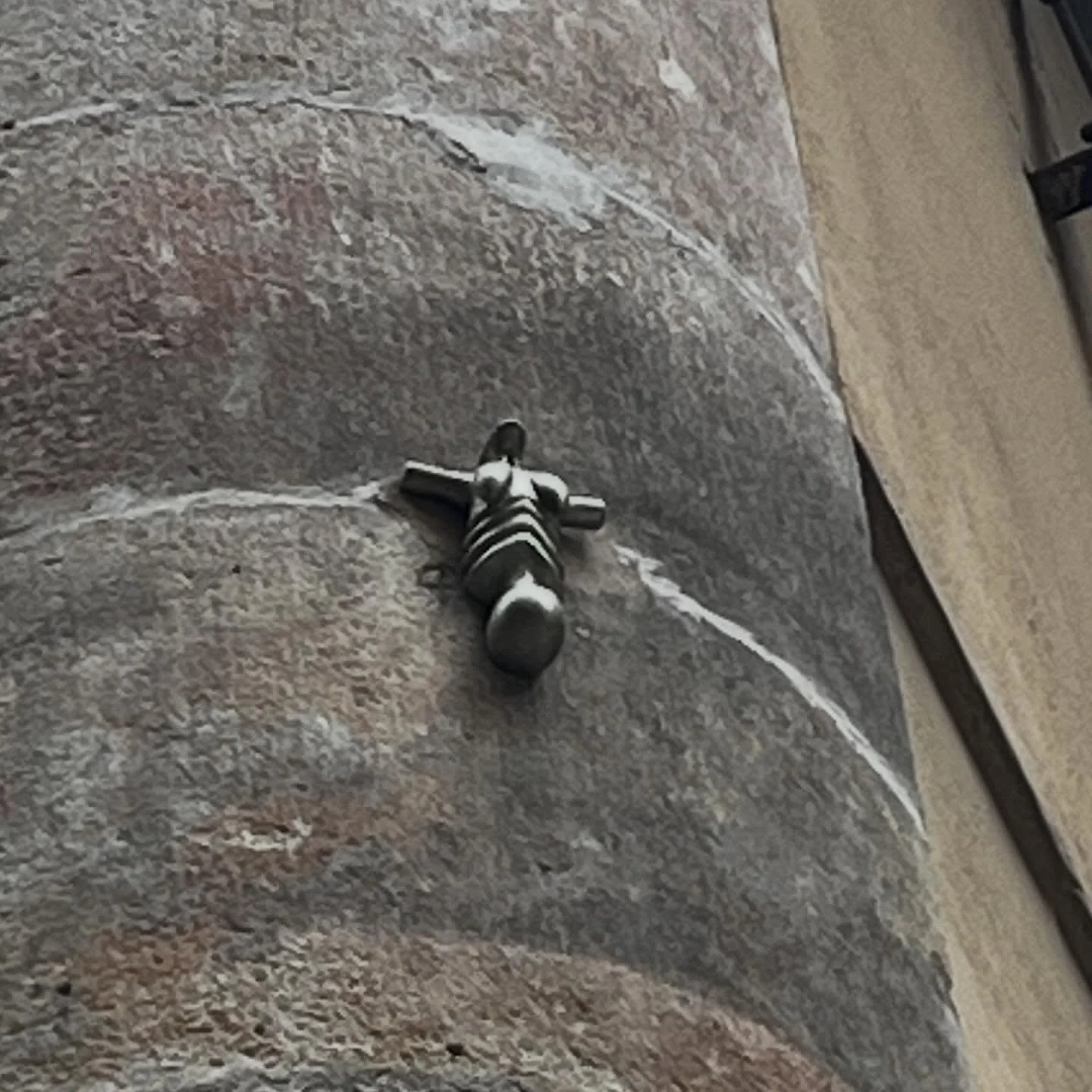 @juan.carlos.valdiviezo #streetart #barcelonastreetart #barcelonastreetstyletour #streetarttourbarcelona #barcelonastreetarttour