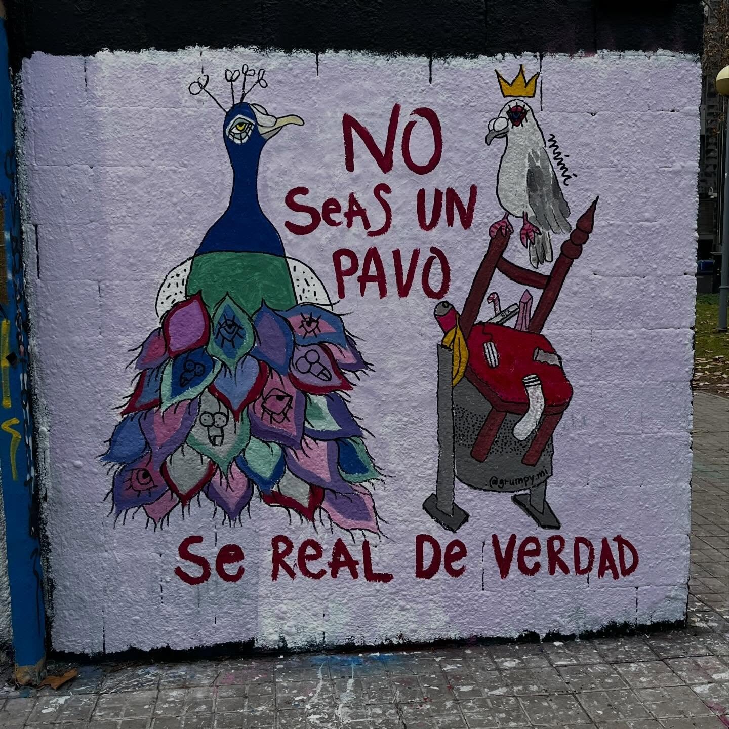 @grumpy.mi #streetart #barcelonastreetart #barcelonastreetstyletour #streetarttourbarcelona #barcelonastreetarttour
