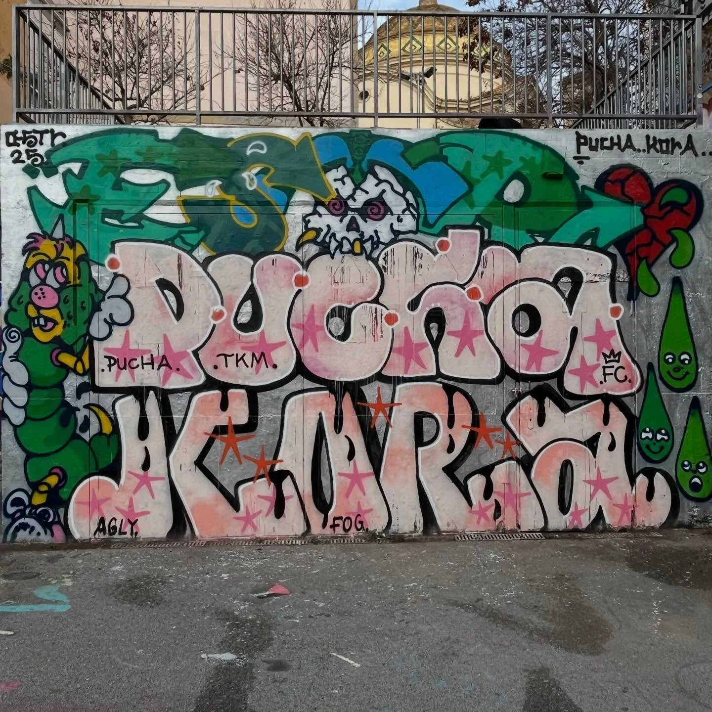 @sigoromantico #graffiti #barcelonastreetart #barcelonastreetstyletour #streetarttourbarcelona #barcelonastreetarttour