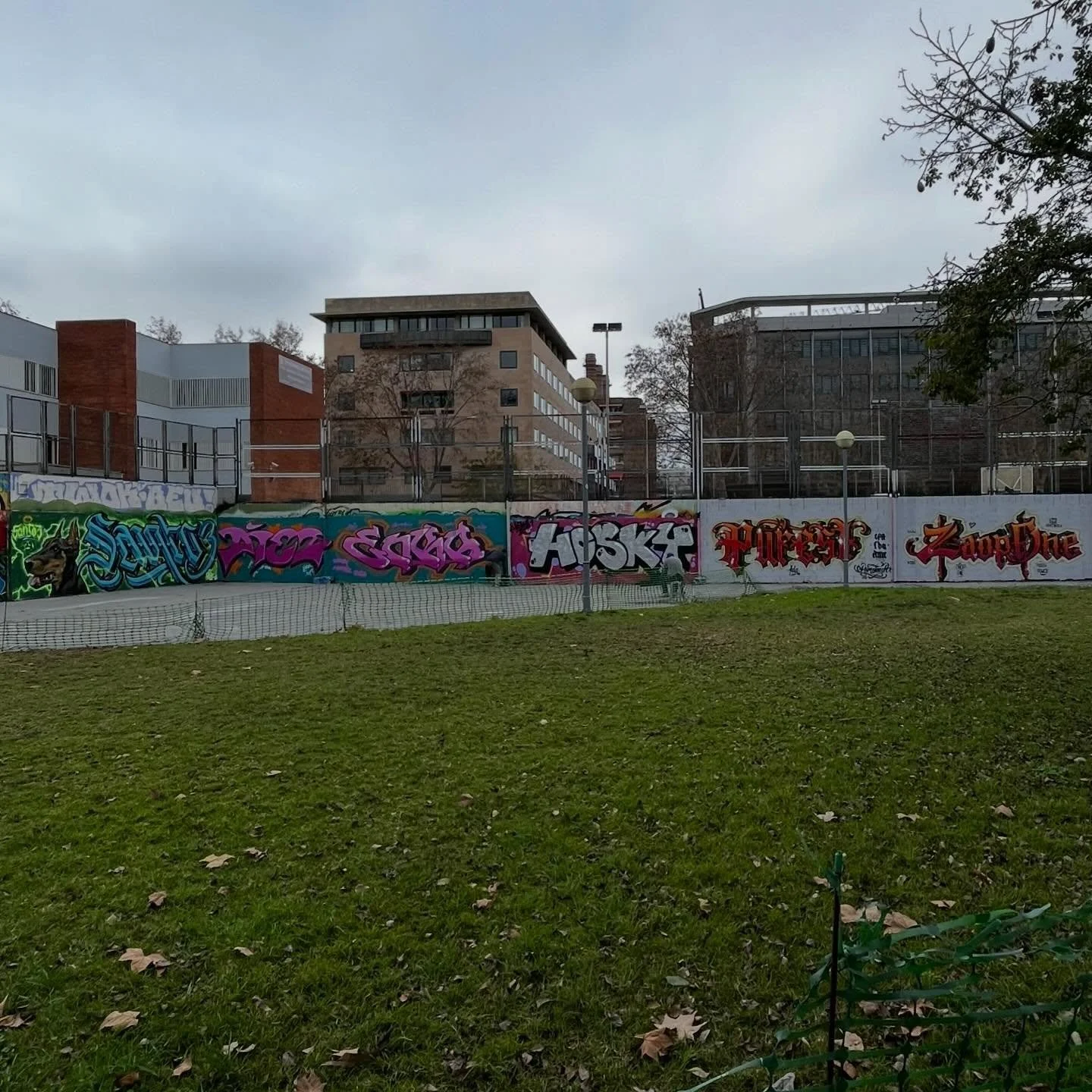 #graffiti #barcelonastreetart #barcelonastreetstyletour #streetarttourbarcelona #barcelonastreetarttour