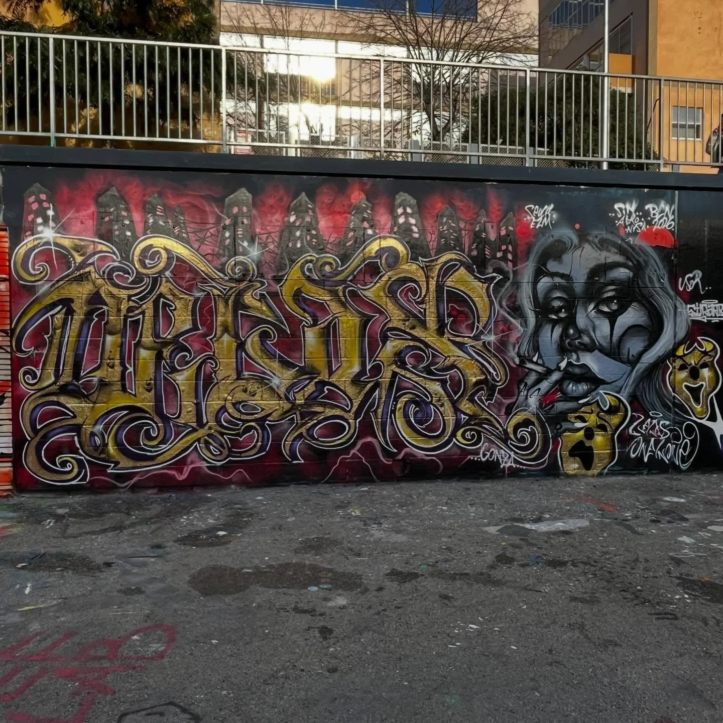 #graffiti #barcelonastreetart #barcelonastreetstyletour #streetarttourbarcelona #barcelonastreetarttour