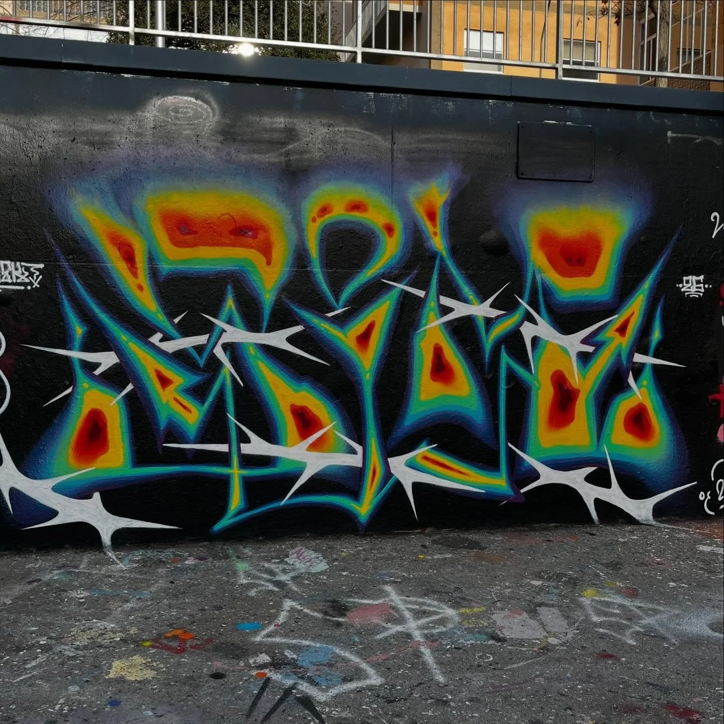 #graffiti #barcelonastreetart #barcelonastreetstyletour #streetarttourbarcelona #barcelonastreetarttour