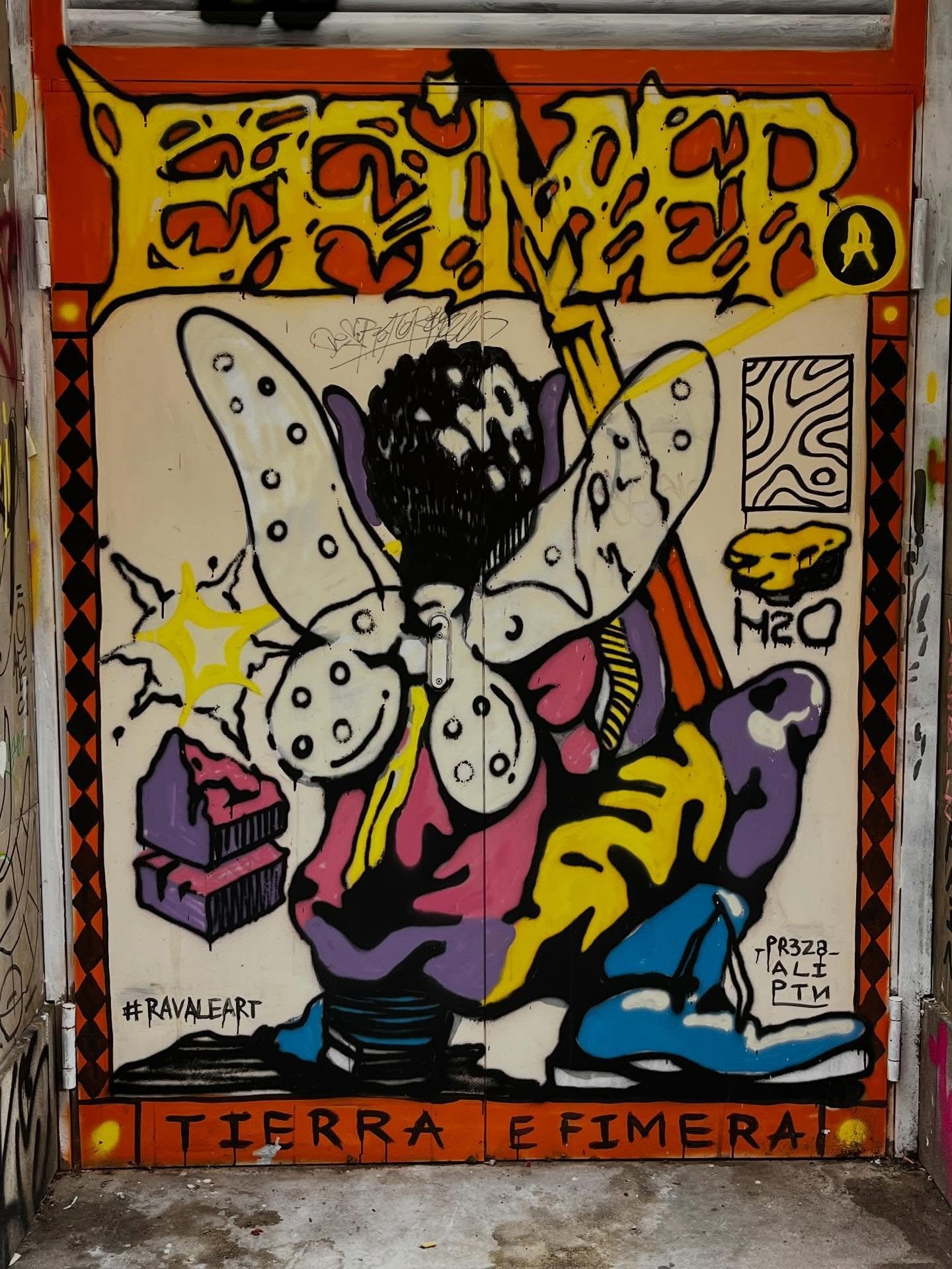 @_pr3za_ #streetart #barcelonastreetart #barcelonastreetstyletour #streetarttourbarcelona #barcelonastreetarttour