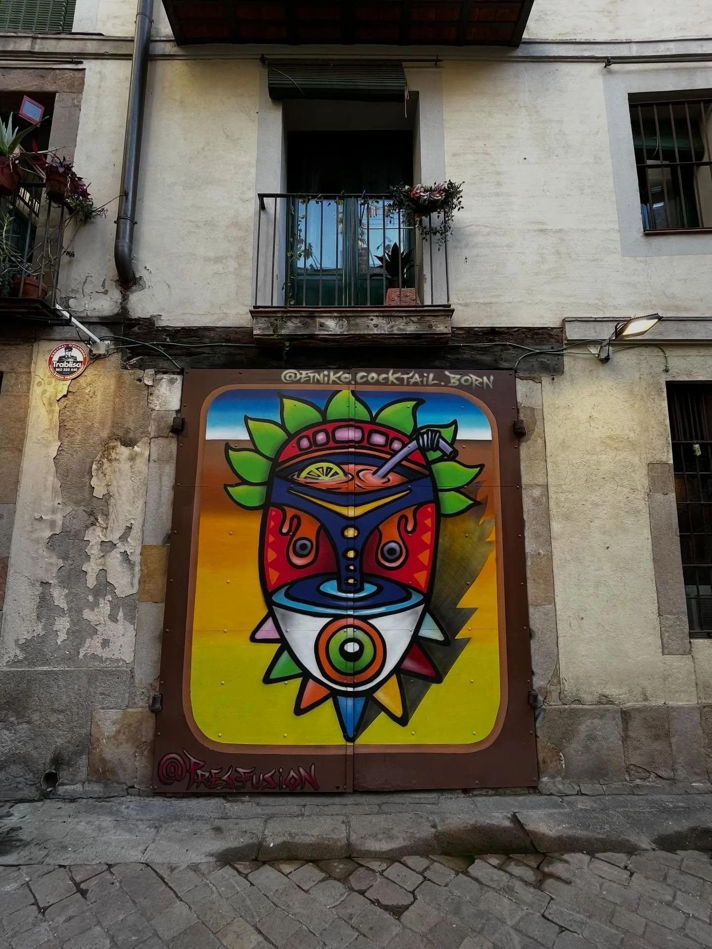 @pres_fusion #streetart #barcelonastreetart #barcelonastreetstyletour #streetarttourbarcelona #barcelonastreetarttour