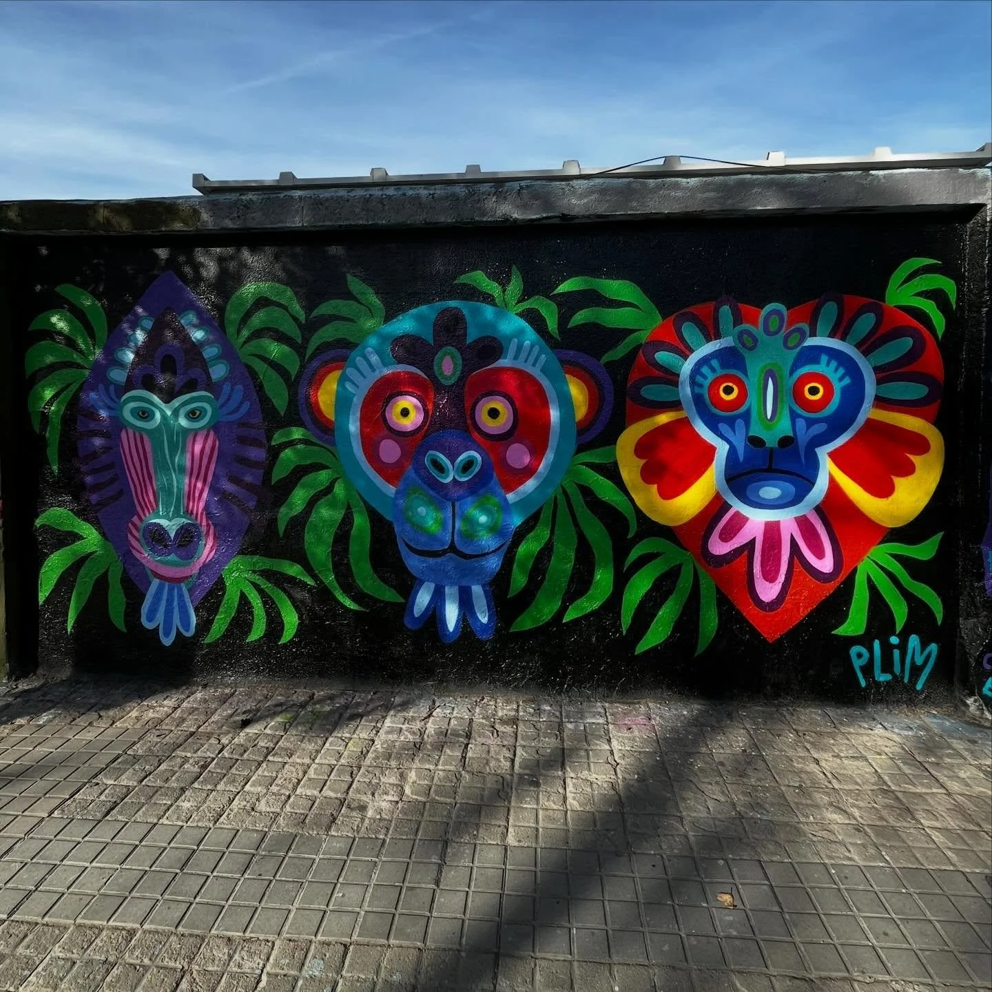 @plim #streetart #barcelonastreetart #barcelonastreetstyletour #streetarttourbarcelona #barcelonastreetarttour
