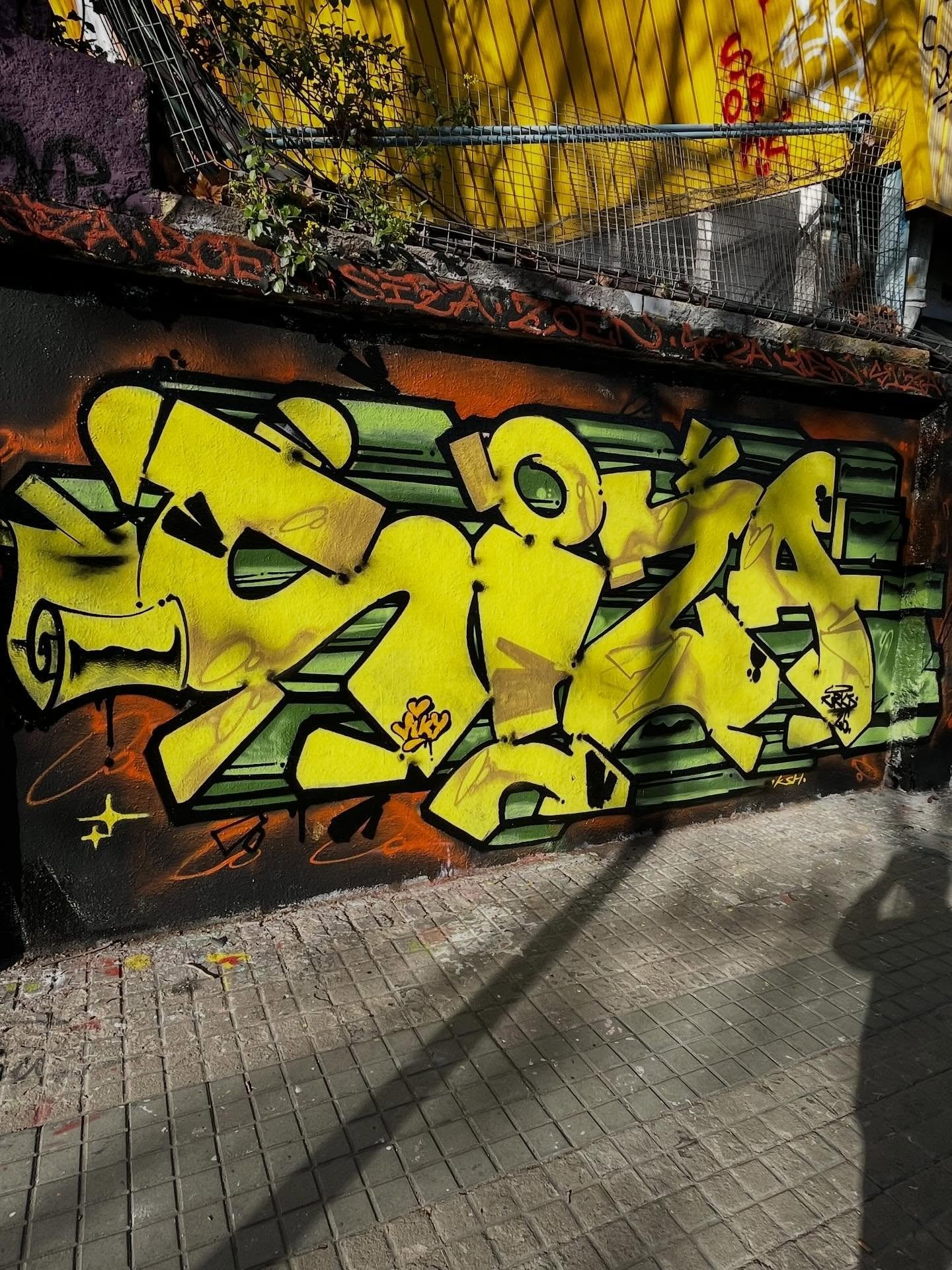 #graffiti #barcelonastreetart #barcelonastreetstyletour #streetarttourbarcelona #barcelonastreetarttour