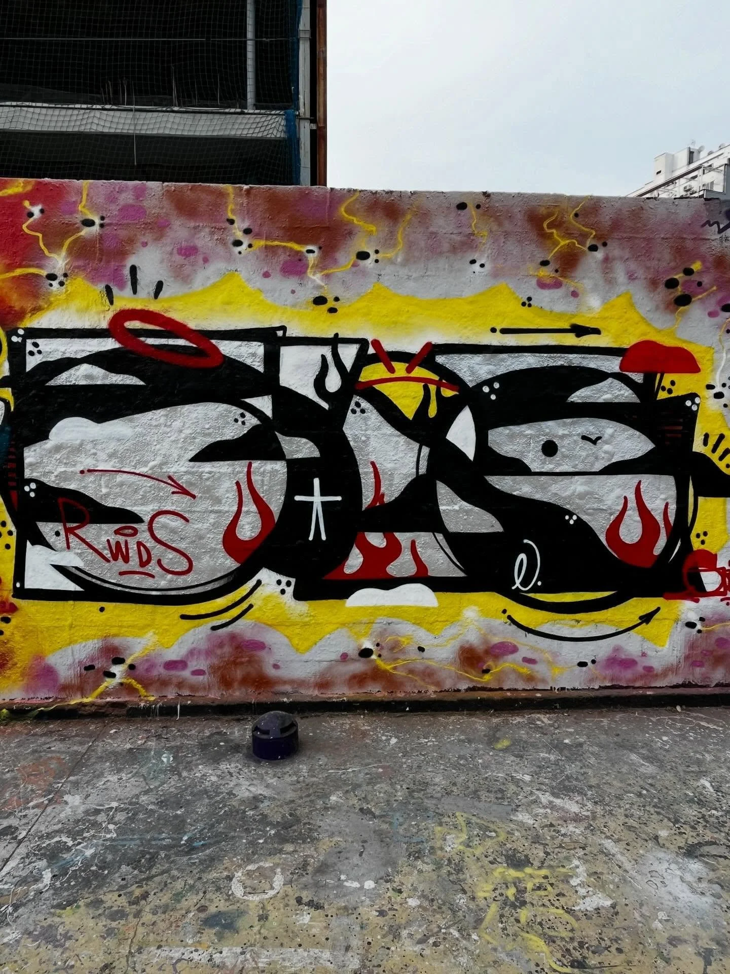 #graffiti #barcelonastreetart #barcelonastreetstyletour #streetarttourbarcelona #barcelonastreetarttour