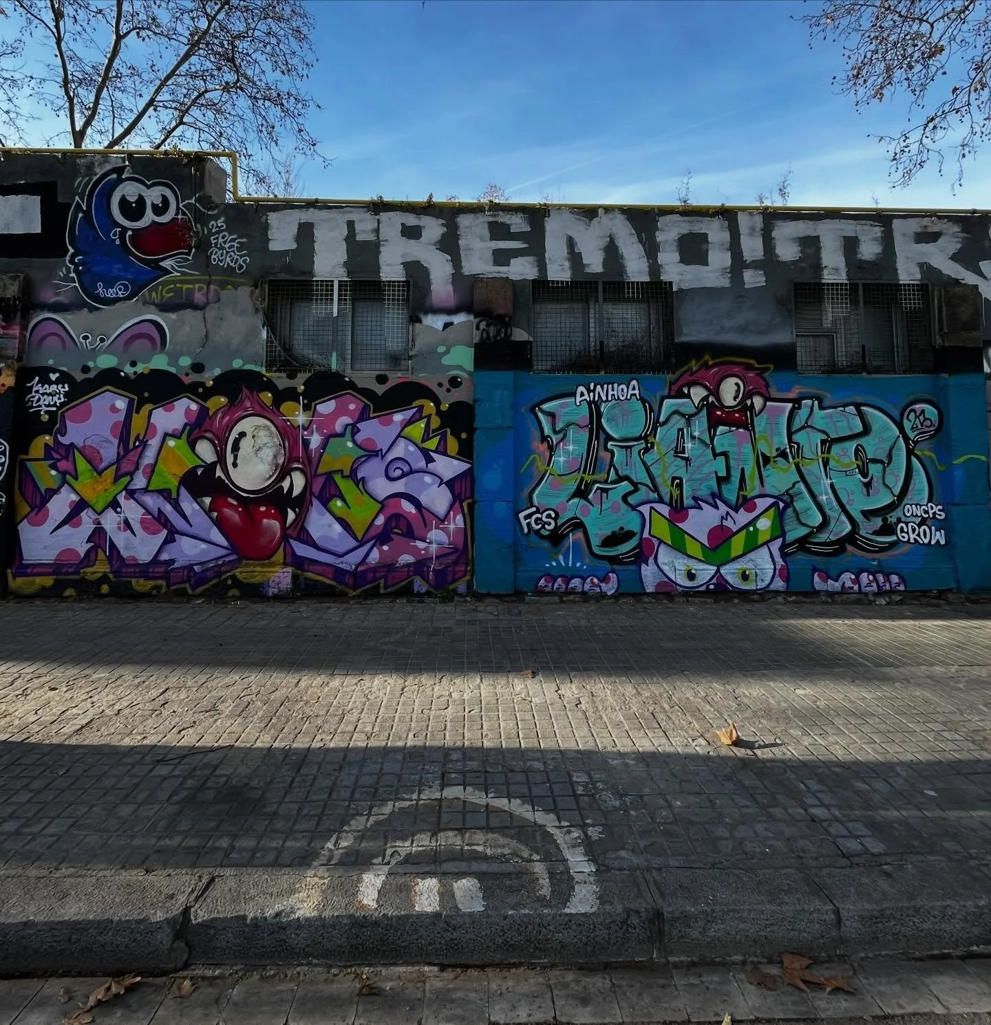 @liantes_crew @g.r.o.w23 @oncps @freebyrds1 #graffiti #barcelonastreetart #barcelonastreetstyletour #streetarttourbarcelona #barcelonastreetarttour