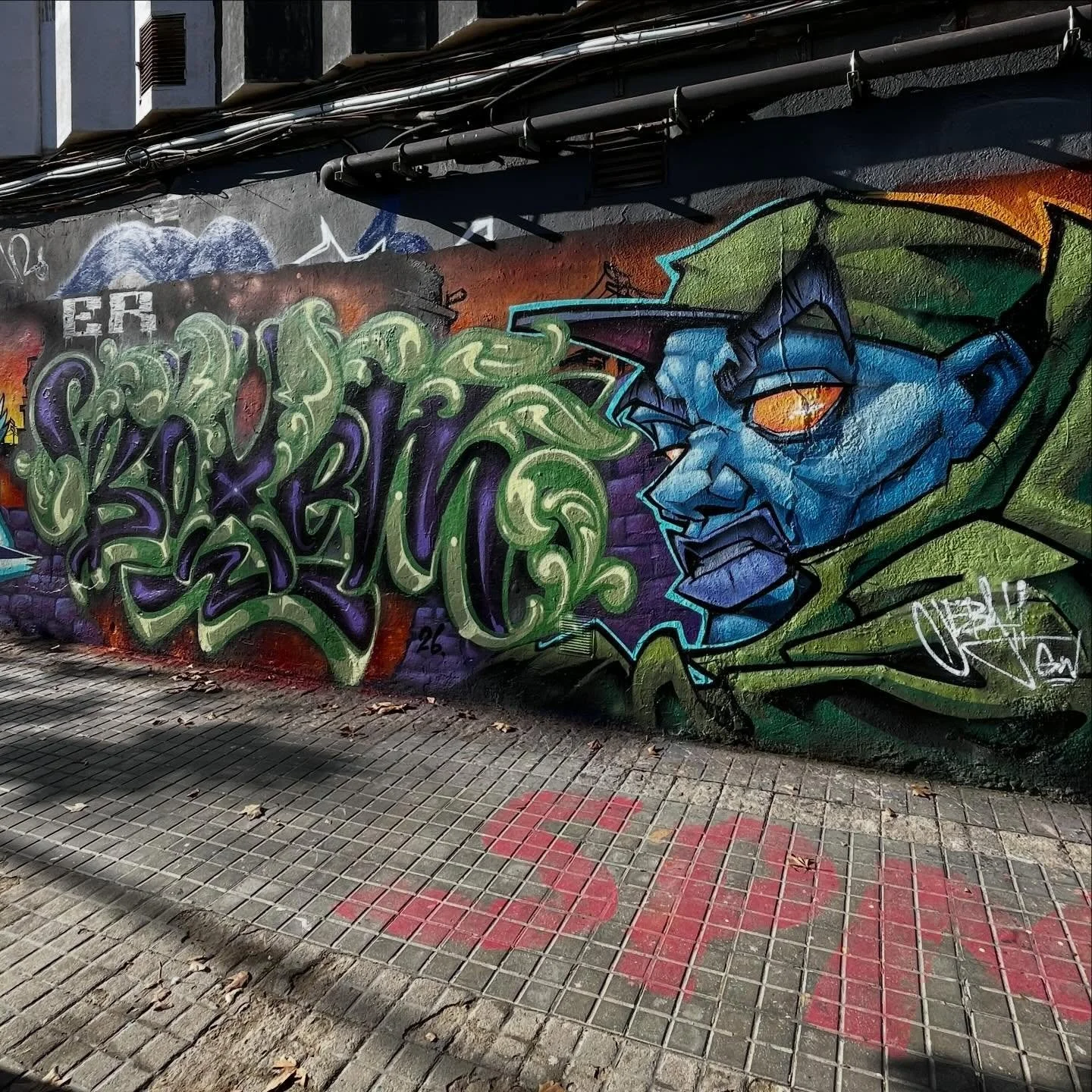 @che_boxem @jebaldn #graffiti #barcelonastreetart #barcelonastreetstyletour #streetarttourbarcelona #barcelonastreetarttour