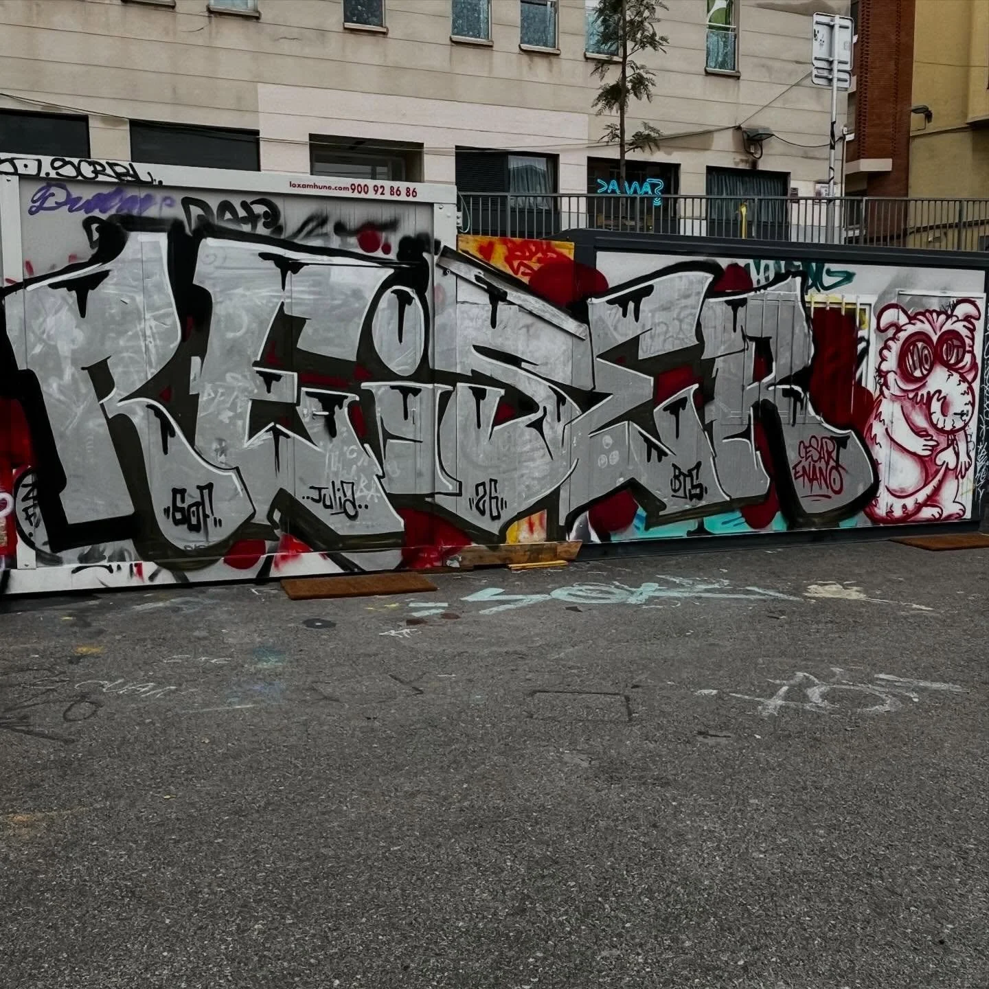 #graffiti #barcelonastreetart #barcelonastreetstyletour #streetarttourbarcelona #barcelonastreetarttour