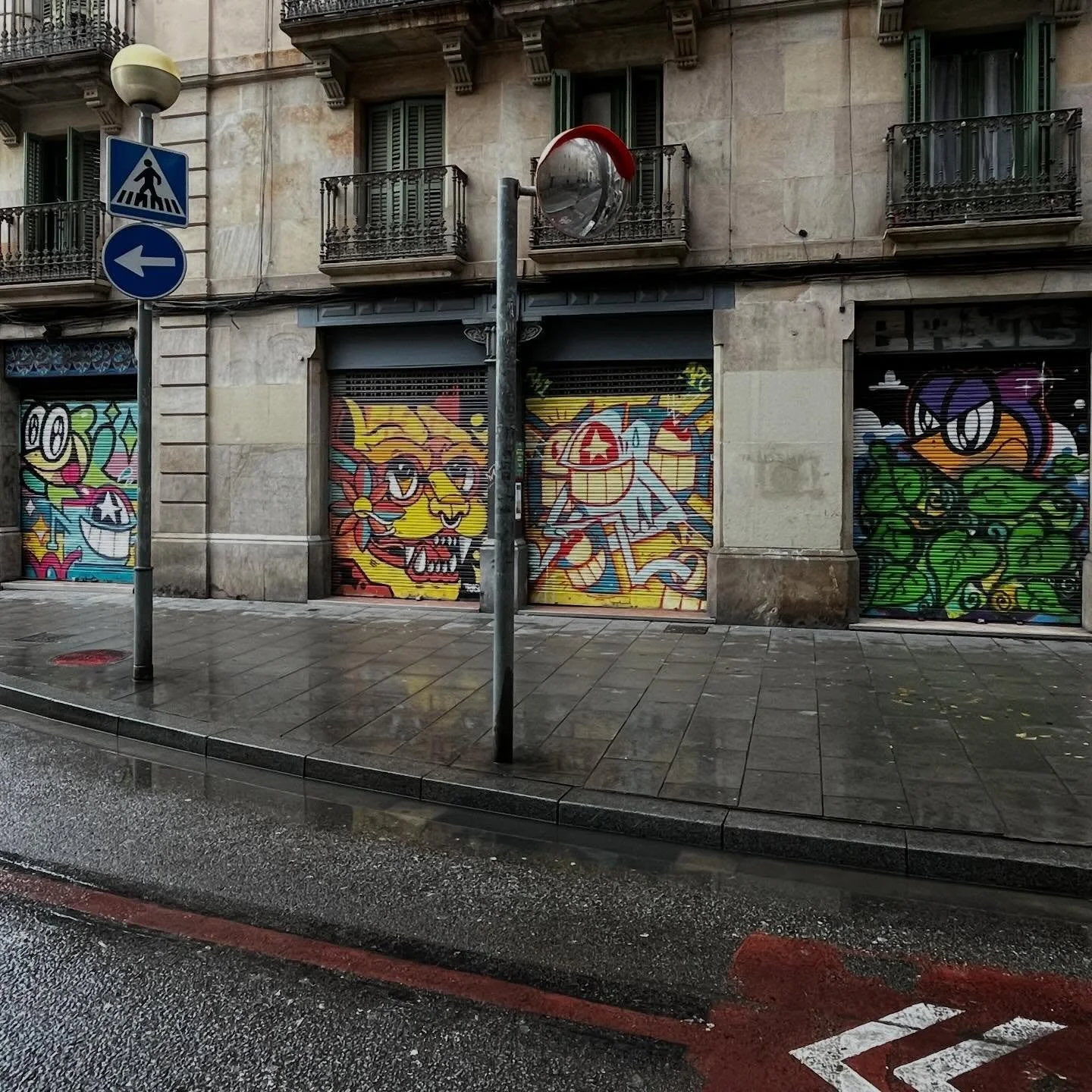 @birdiebcn @pezbarcelona #streetart #barcelonastreetart #barcelonastreetstyletour #streetarttourbarcelona #barcelonastreetarttour