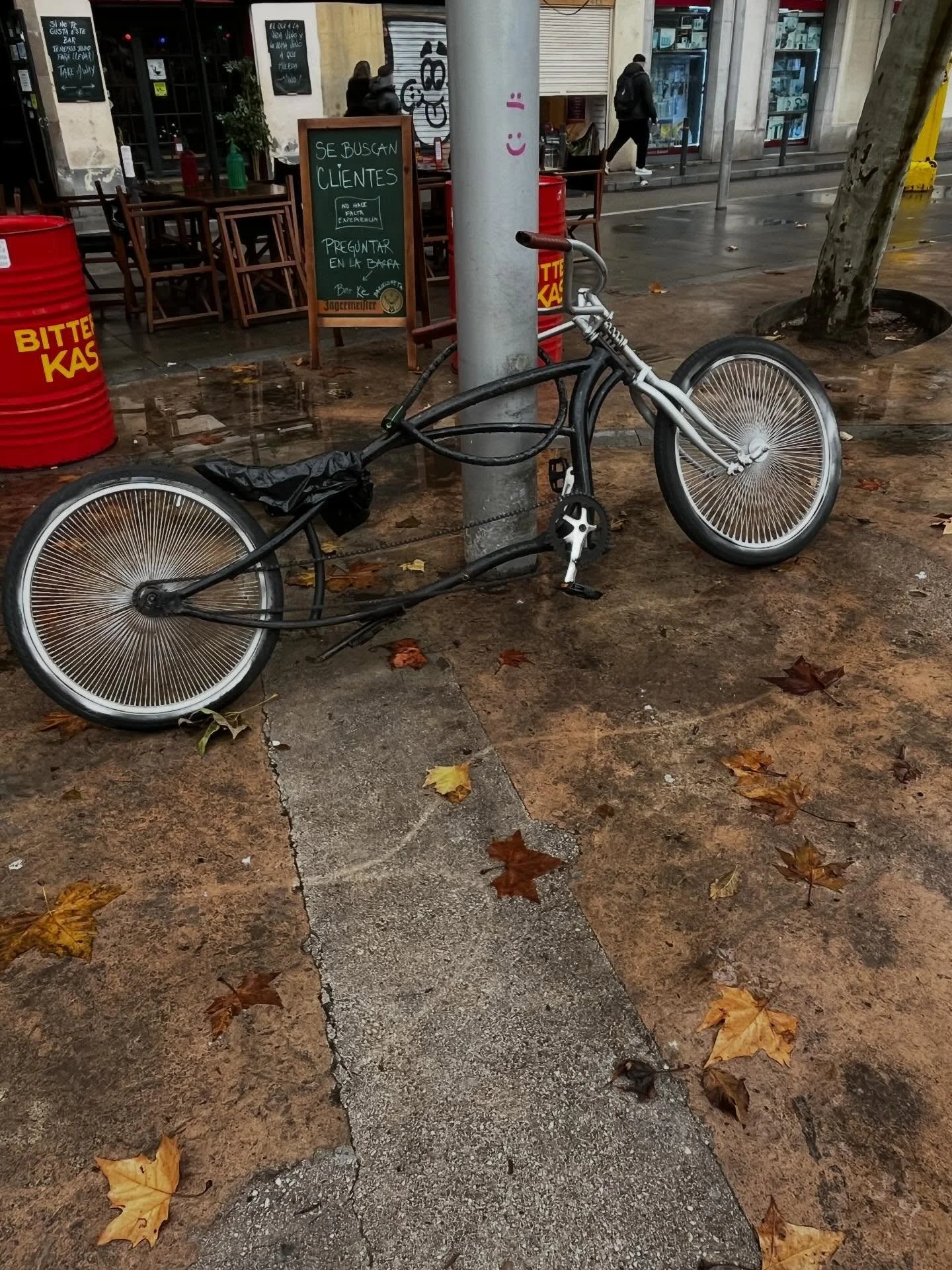 #bicycleart #barcelonastreetart #barcelonastreetstyletour #streetarttourbarcelona #barcelonastreetarttour