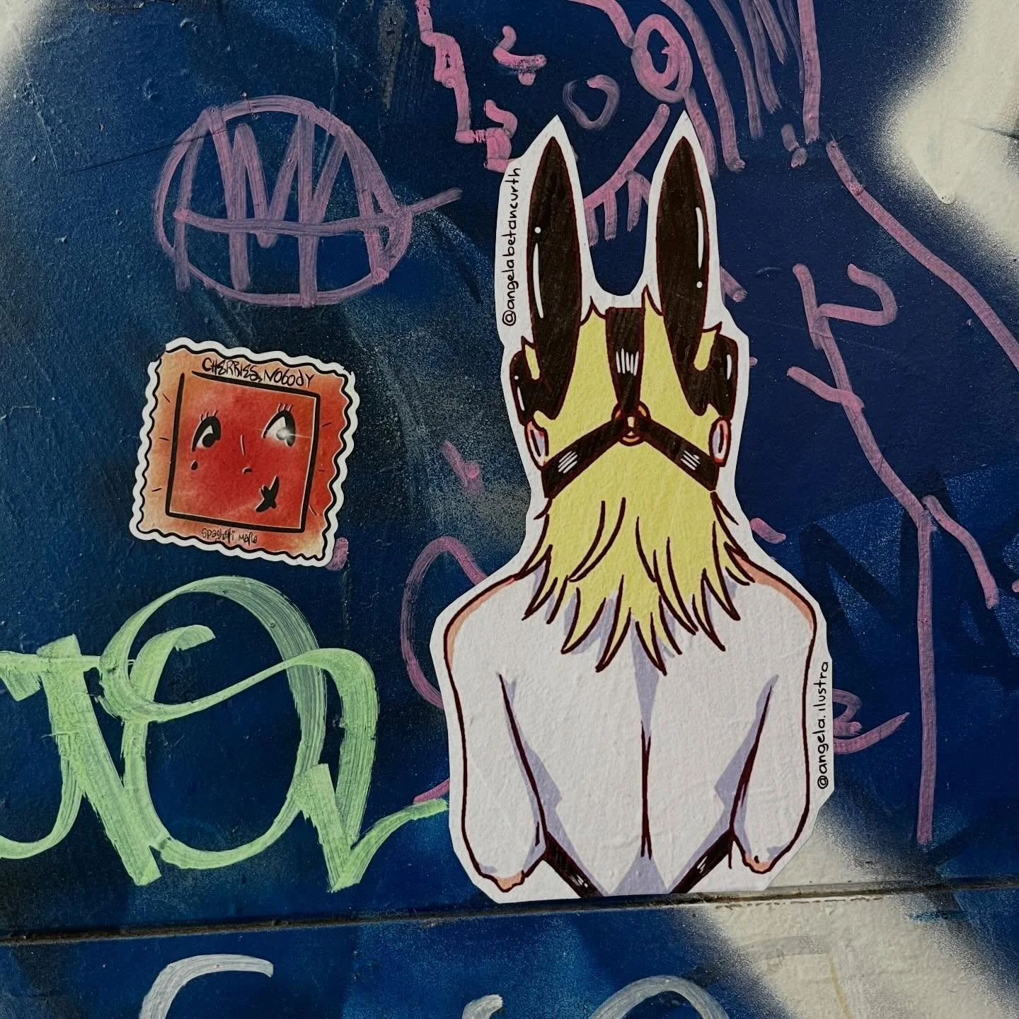 @angela.ilustra #streetart #barcelonastreetart #barcelonastreetstyletour #streetarttourbarcelona #barcelonastreetarttour