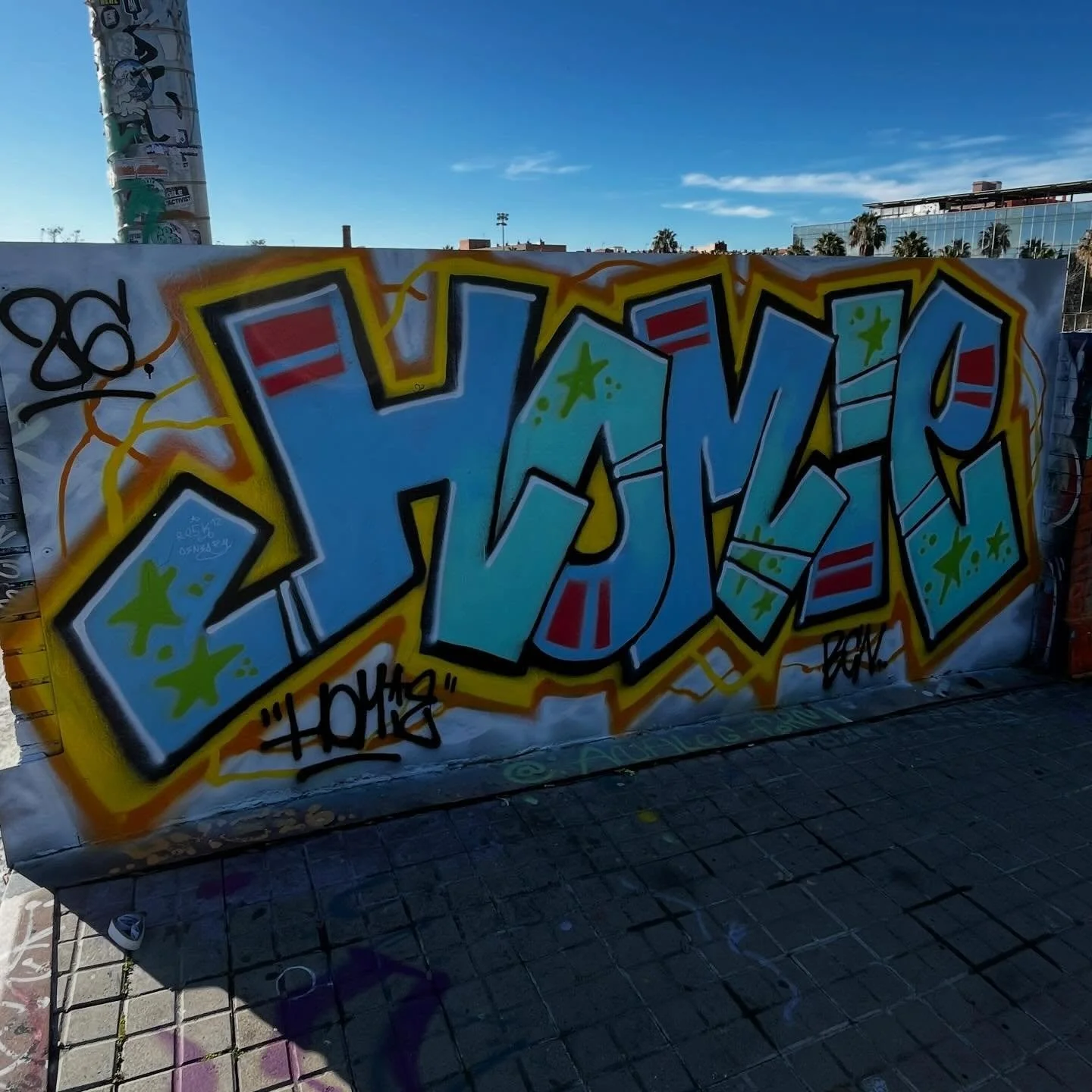 #graffiti #barcelonastreetart #barcelonastreetstyletour #streetarttourbarcelona #barcelonastreetarttour