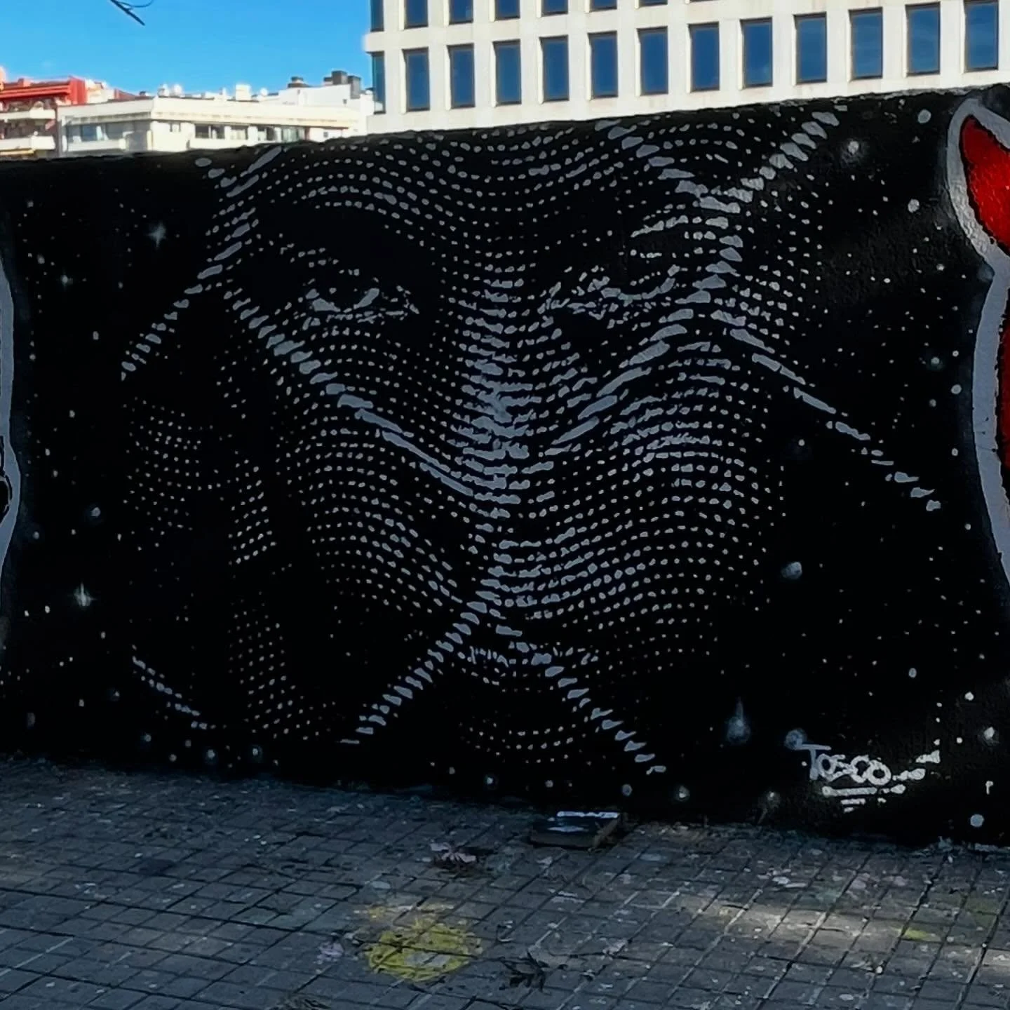 @tosco_69 #streetart #barcelonastreetart #barcelonastreetstyletour #streetarttourbarcelona #barcelonastreetarttour