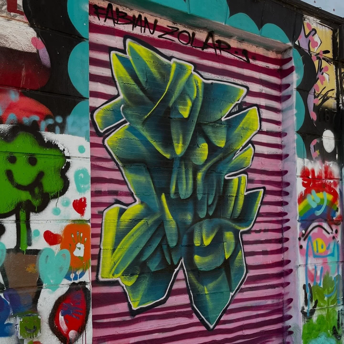 @fabianzolar #streetart #barcelonastreetart #barcelonastreetstyletour #streetarttourbarcelona #barcelonastreetarttour