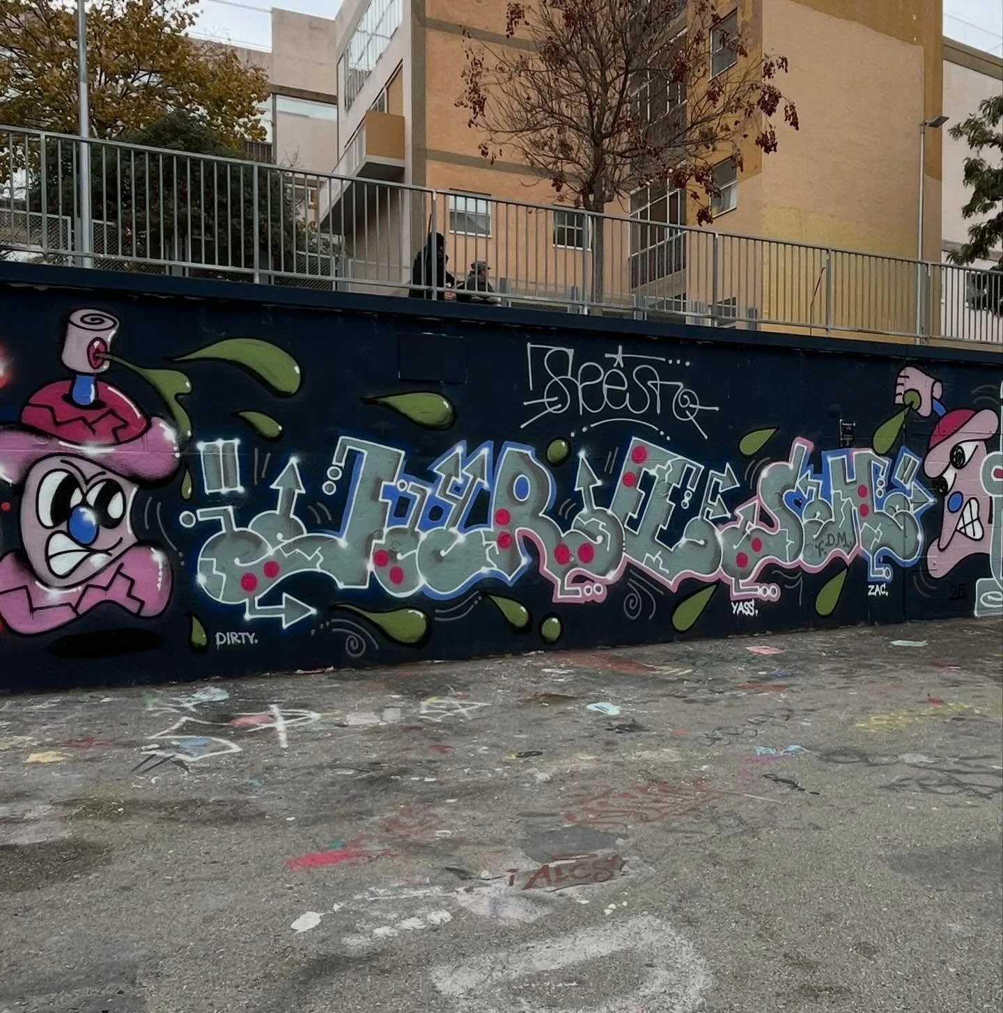 #graffiti #barcelonastreetart #barcelonastreetstyletour #streetarttourbarcelona #barcelonastreetarttour