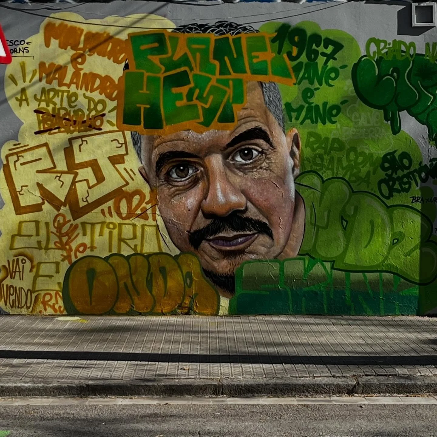 #streetart #barcelonastreetart #barcelonastreetstyletour #streetarttourbarcelona #barcelonastreetarttour