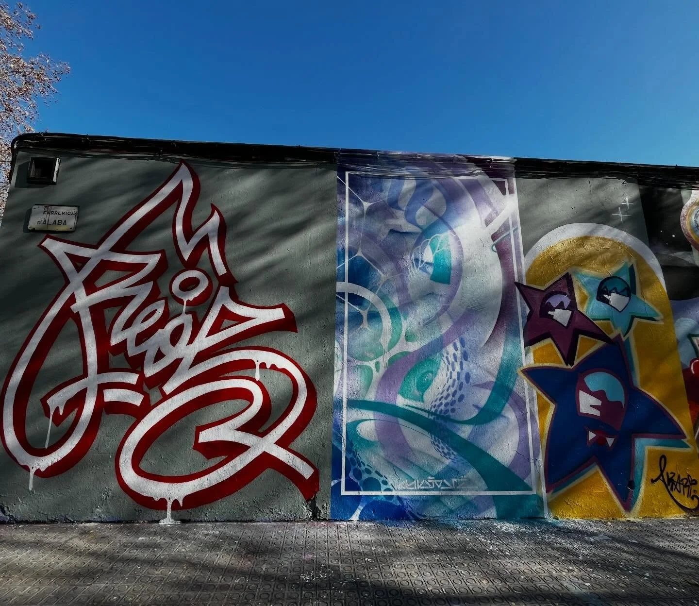 @claudio.dre @solounacto #streetart #barcelonastreetart #barcelonastreetstyletour #streetarttourbarcelona #barcelonastreetarttour