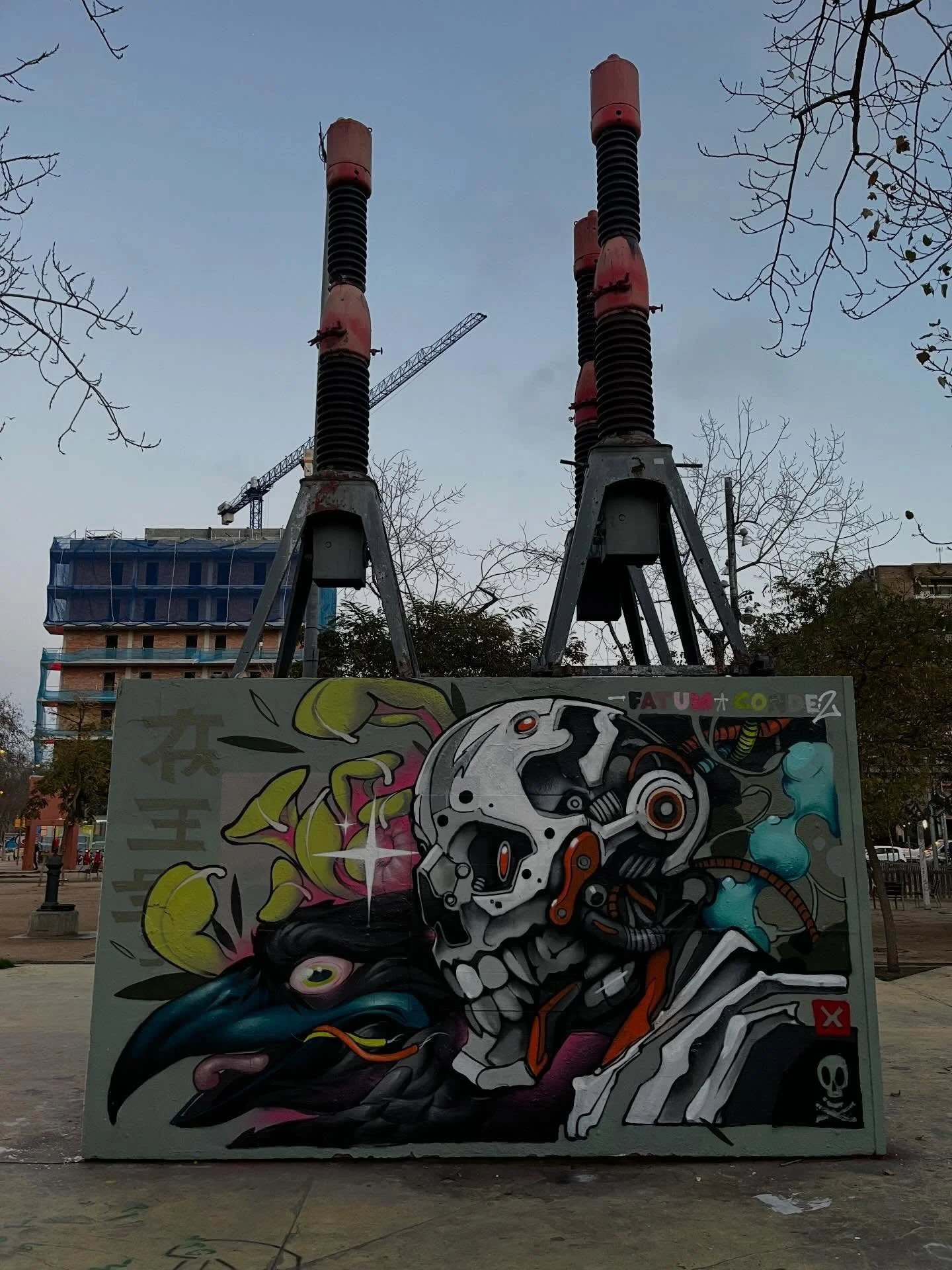 @fatum.paint @juanconde2 #streetart #barcelonastreetart #barcelonastreetstyletour #streetarttourbarcelona #barcelonastreetarttour