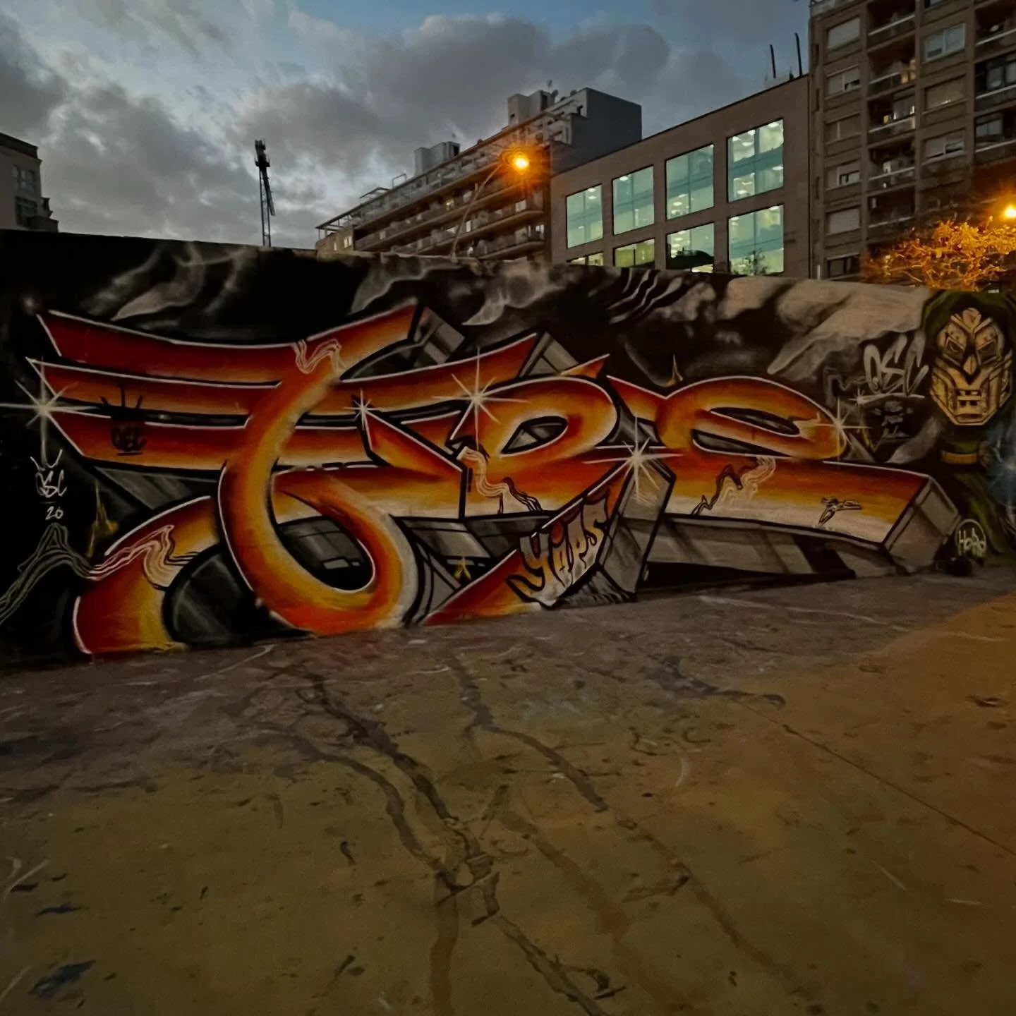 #graffiti #barcelonastreetart #barcelonastreetstyletour #streetarttourbarcelona #barcelonastreetarttour